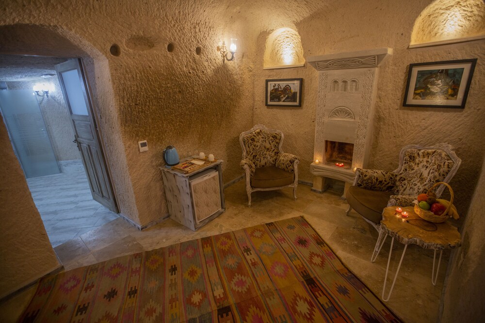 Karlik Cave Suites