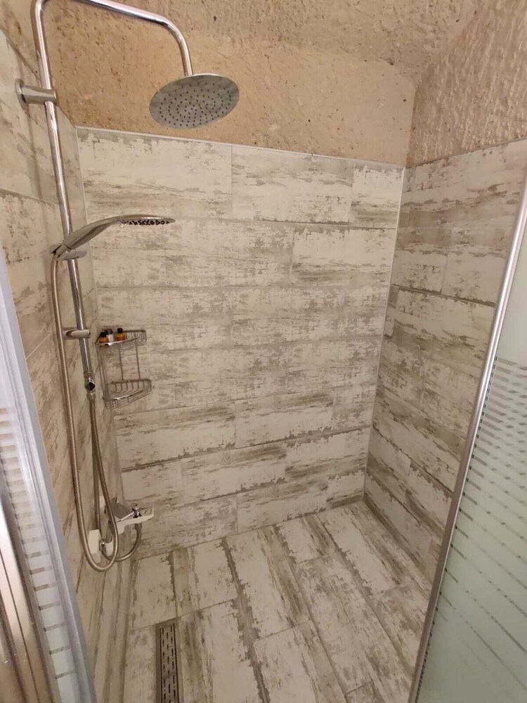 Karlik Cave Suites