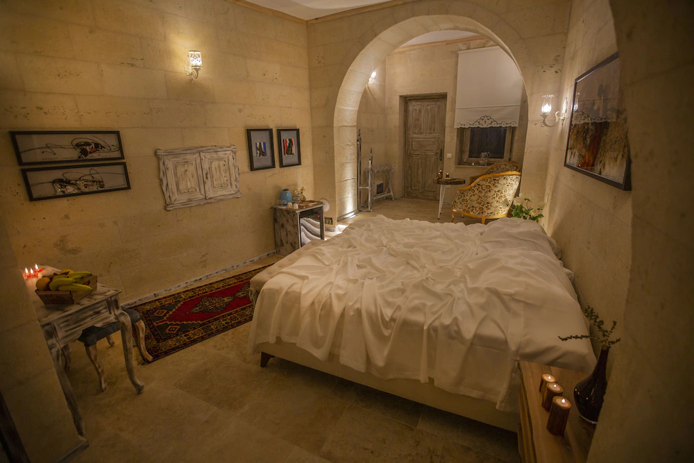 Karlik Cave Suites