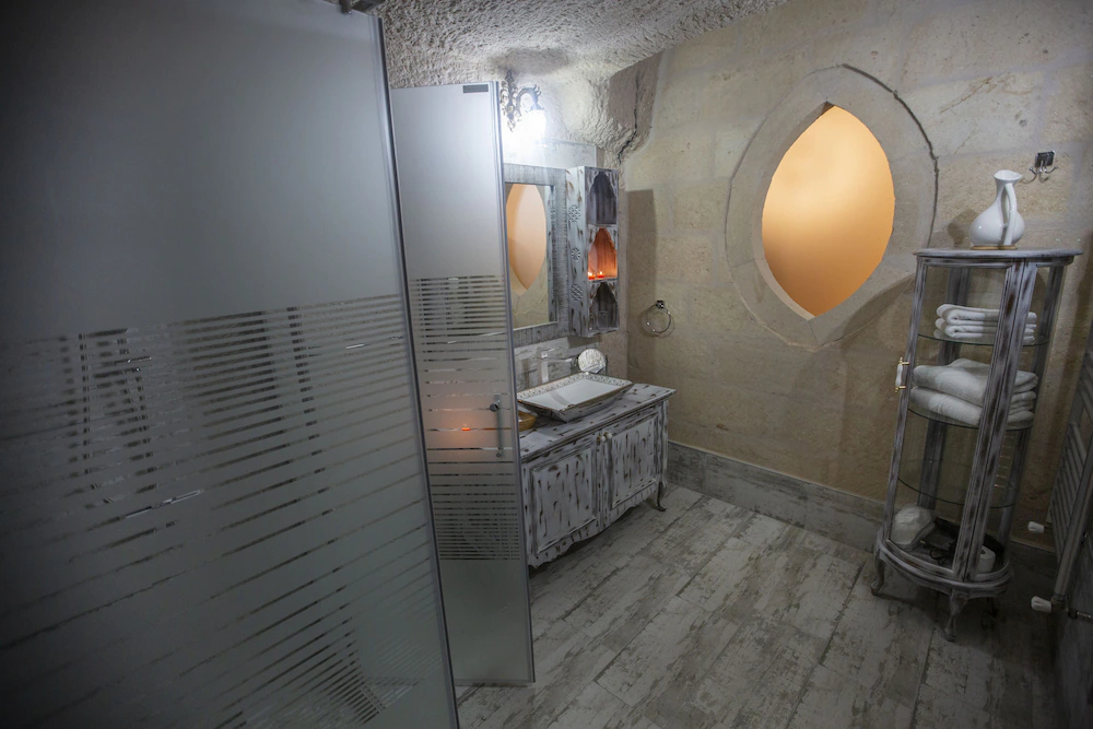 Karlik Cave Suites