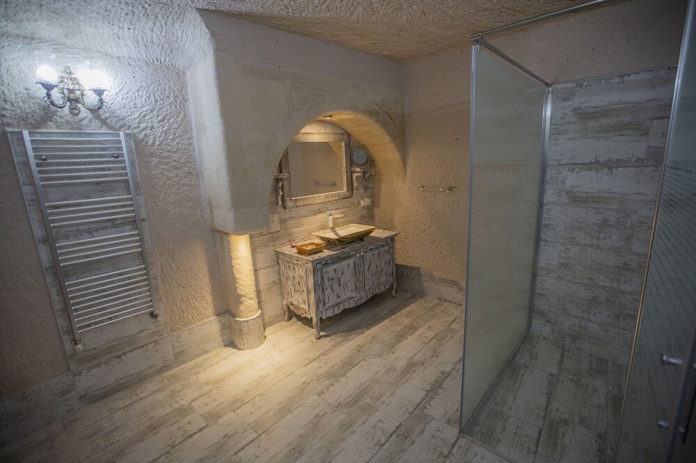 Karlik Cave Suites