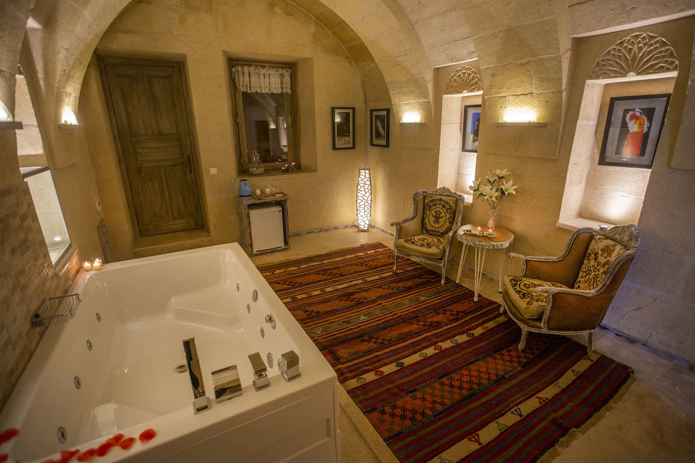 Karlik Cave Suites