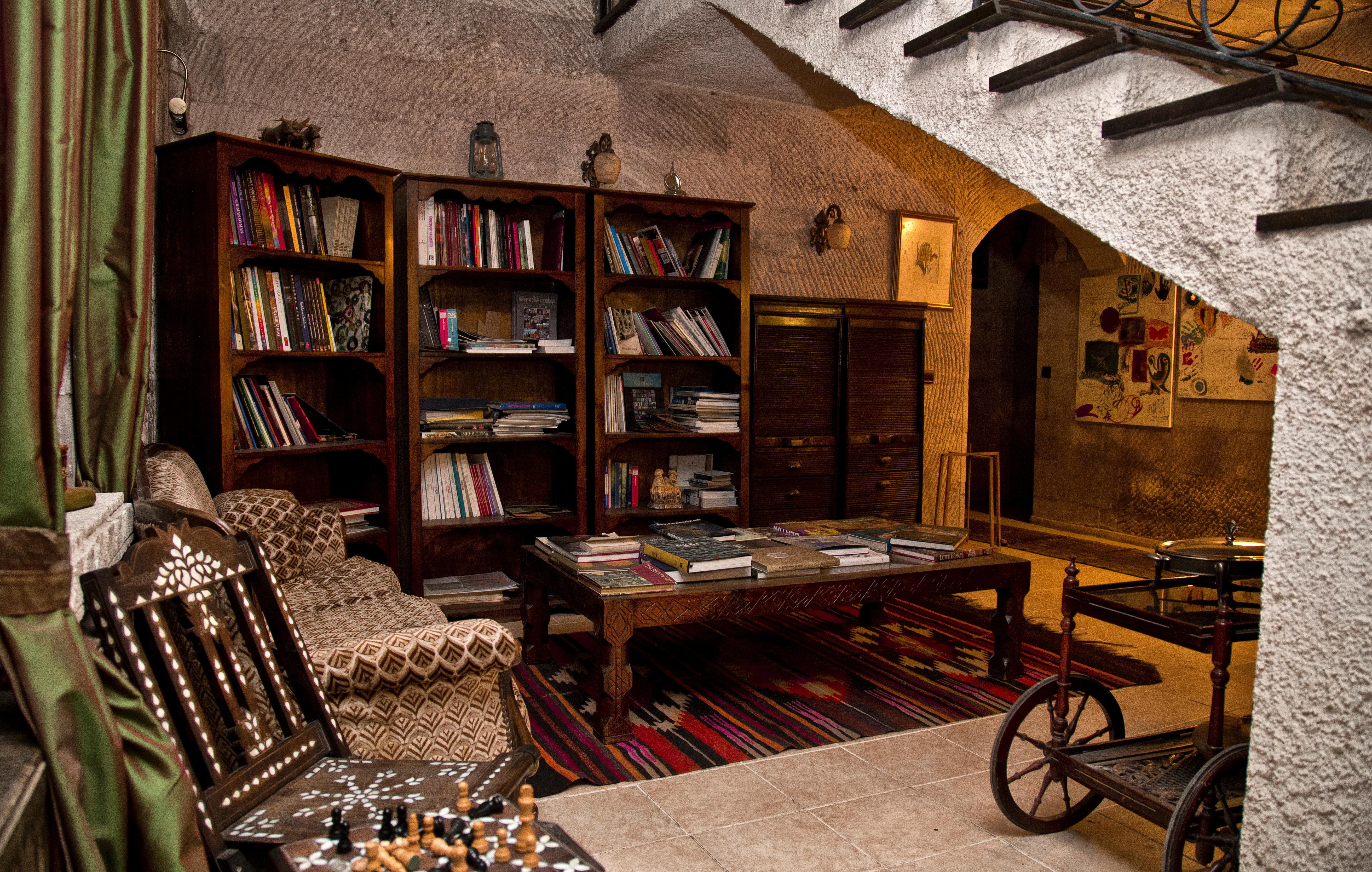 Karlik Evi