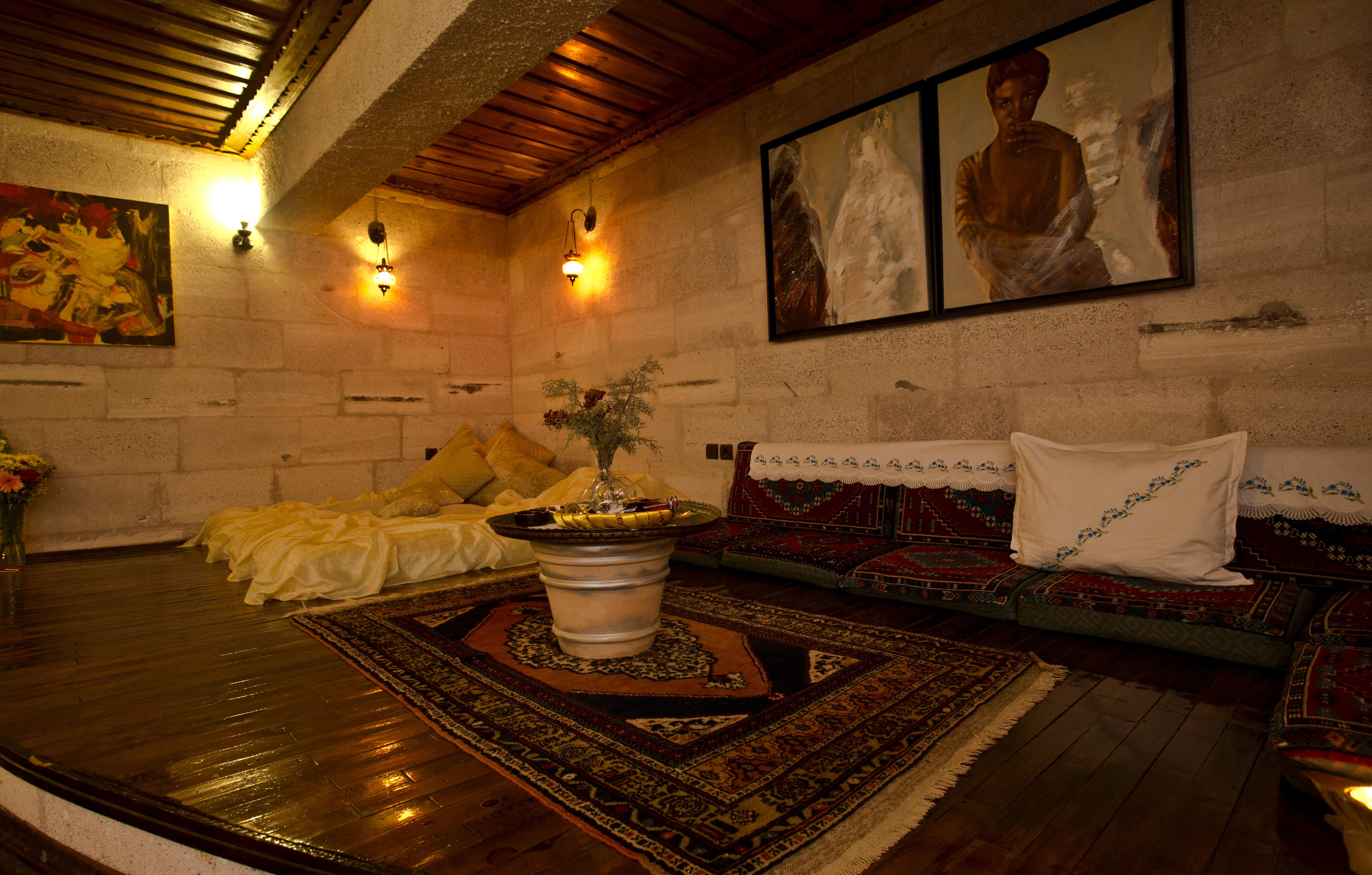Karlik Evi