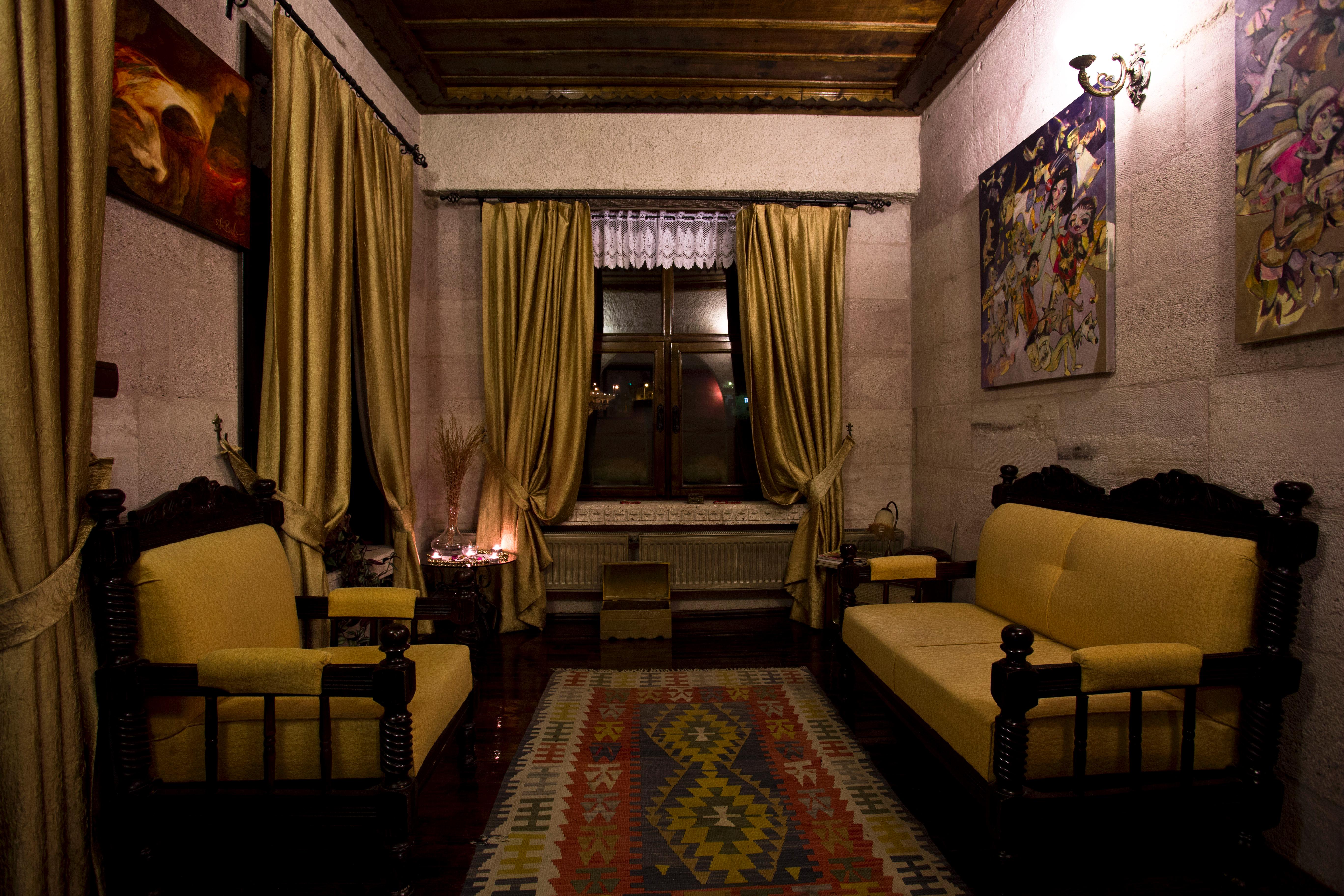 Karlik Evi
