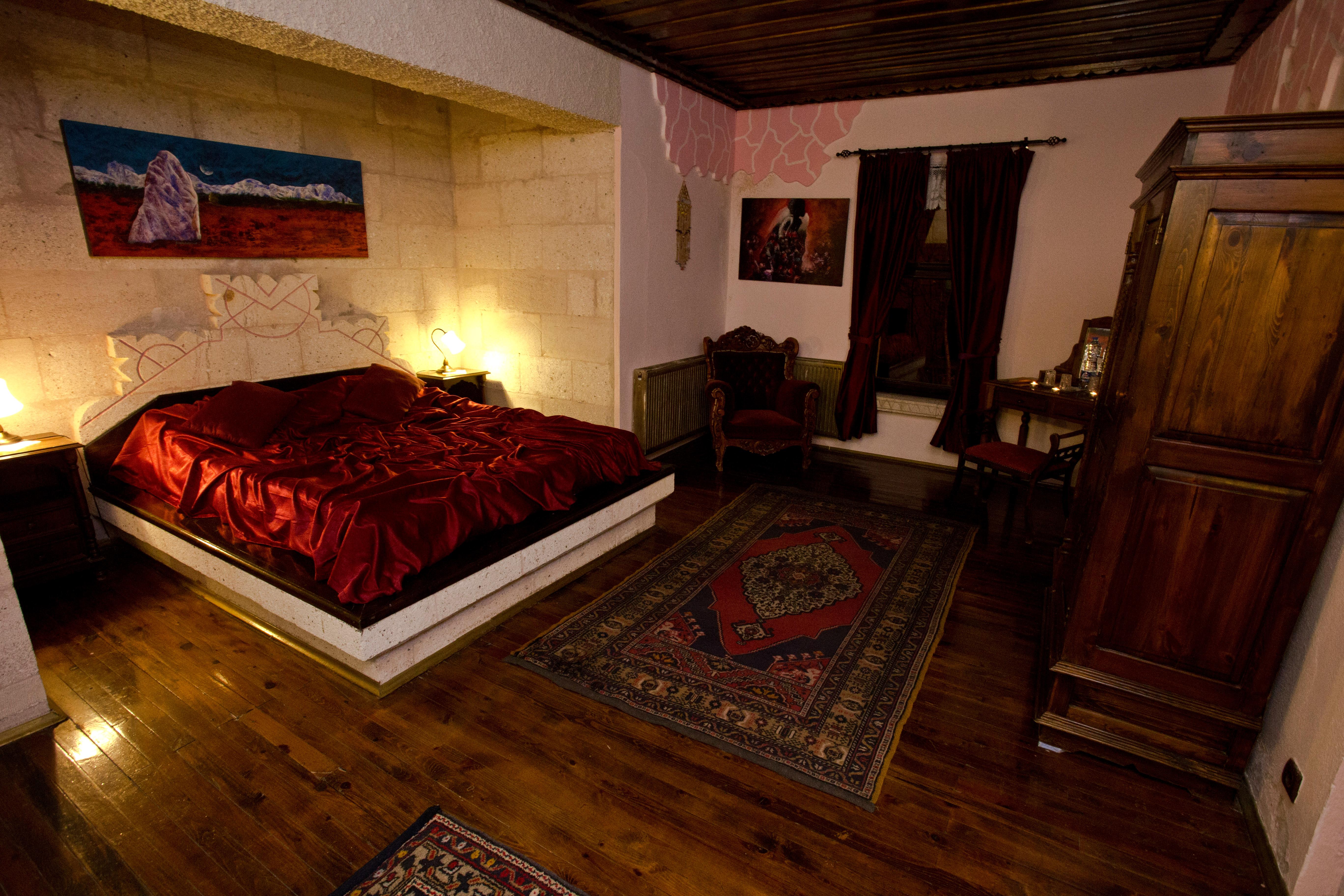 Karlik Evi