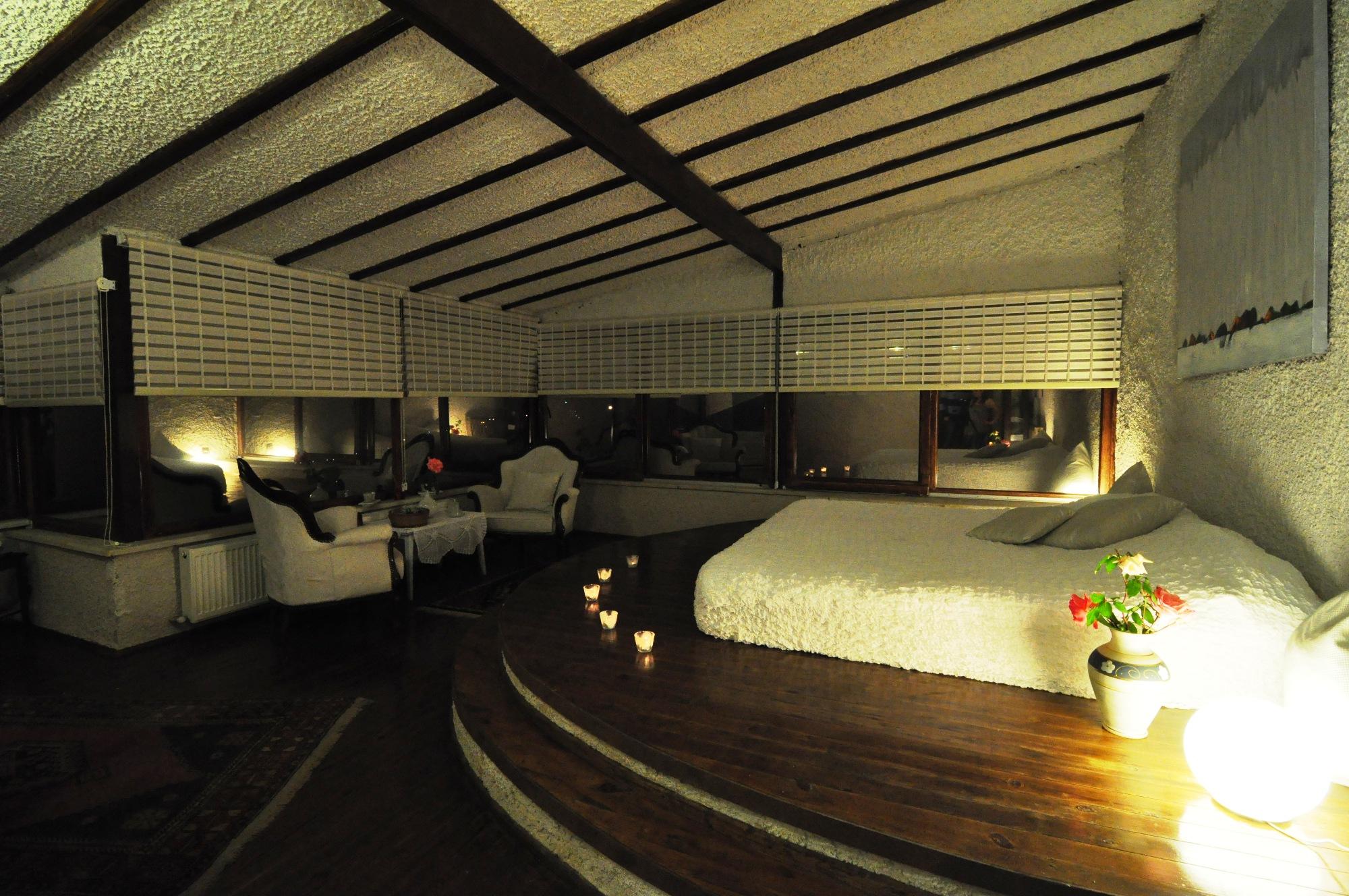 Karlik Evi