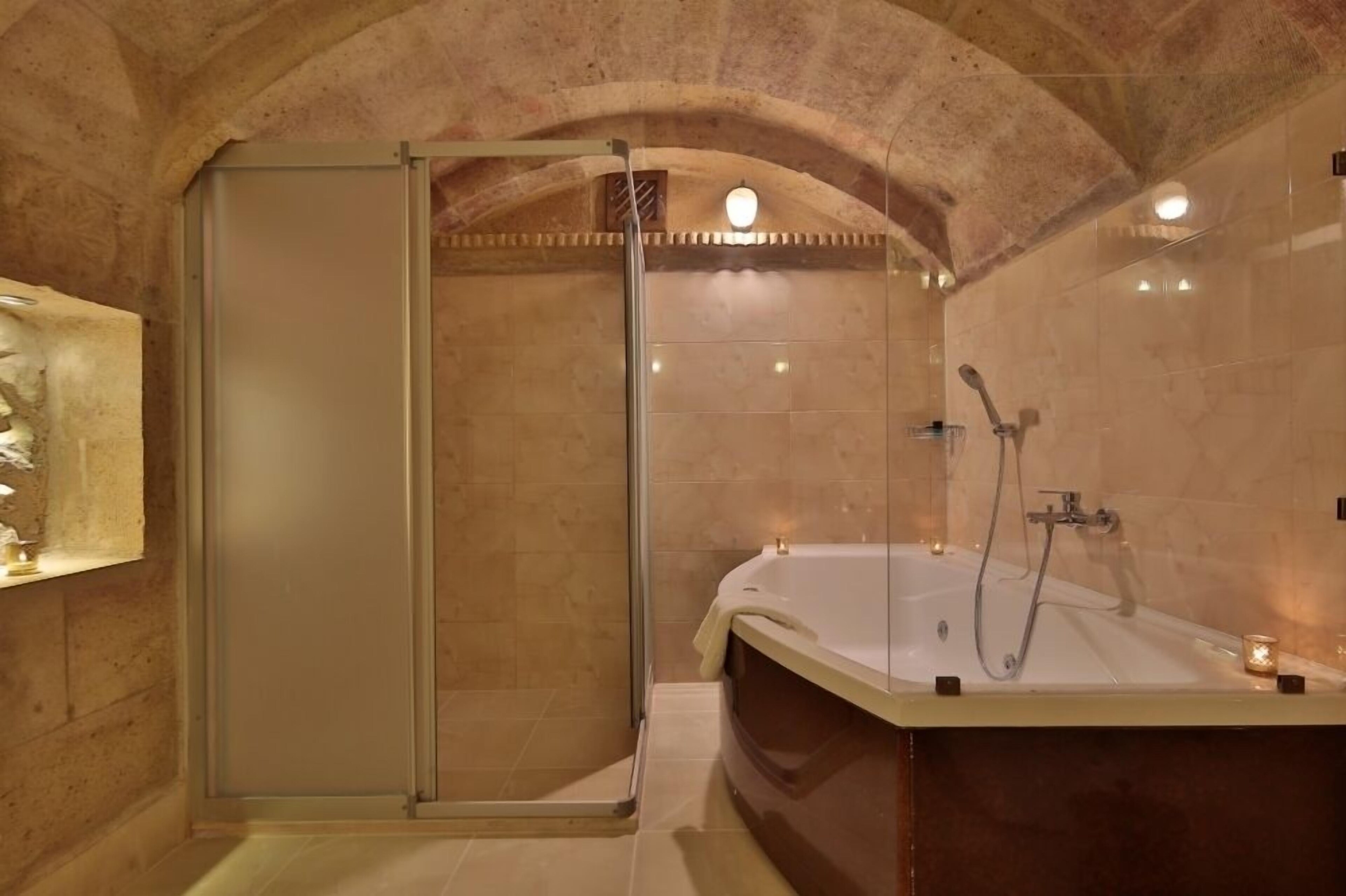 Aurora Cave Hotel