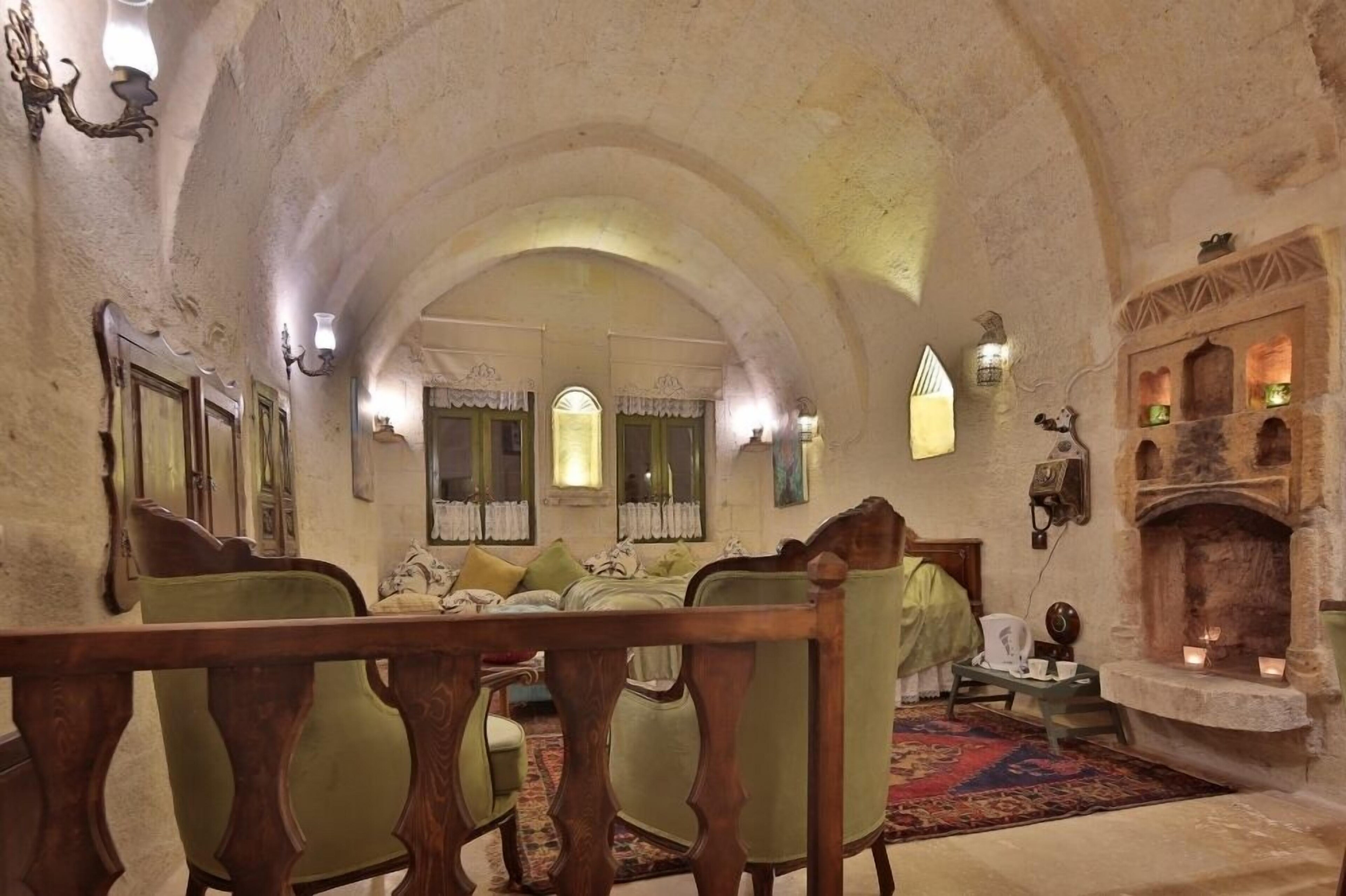 Aurora Cave Hotel