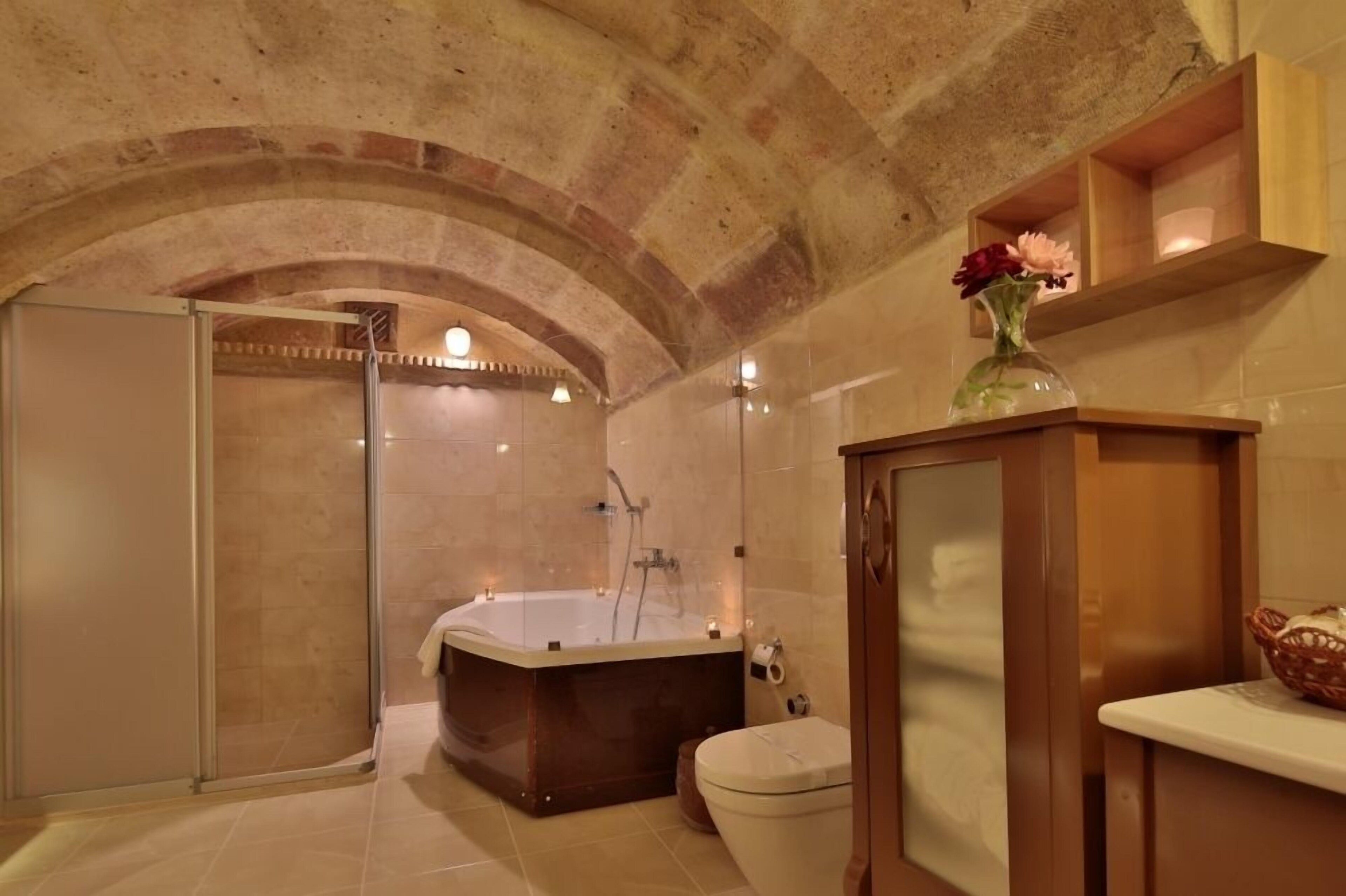 Aurora Cave Hotel