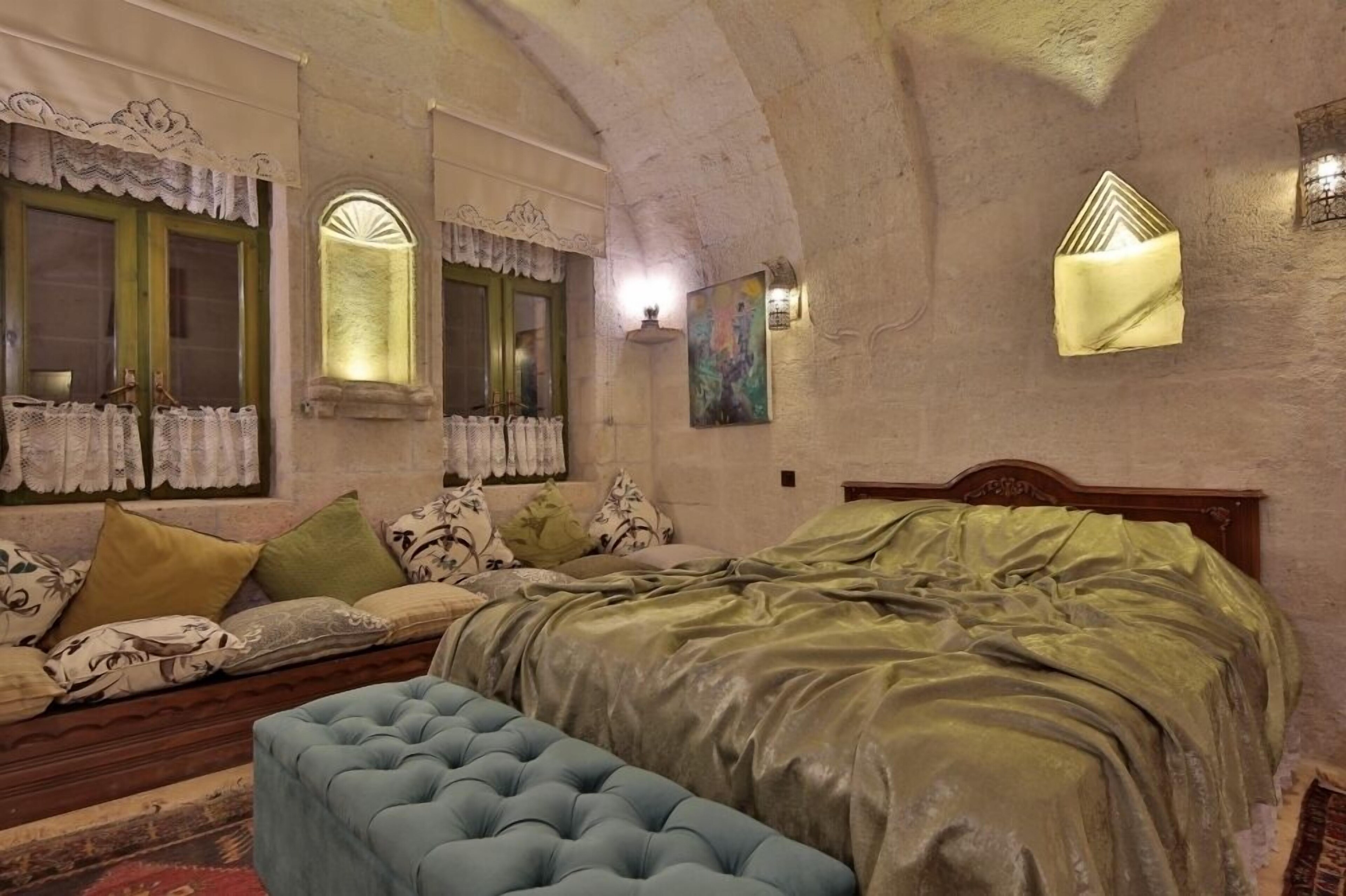 Aurora Cave Hotel