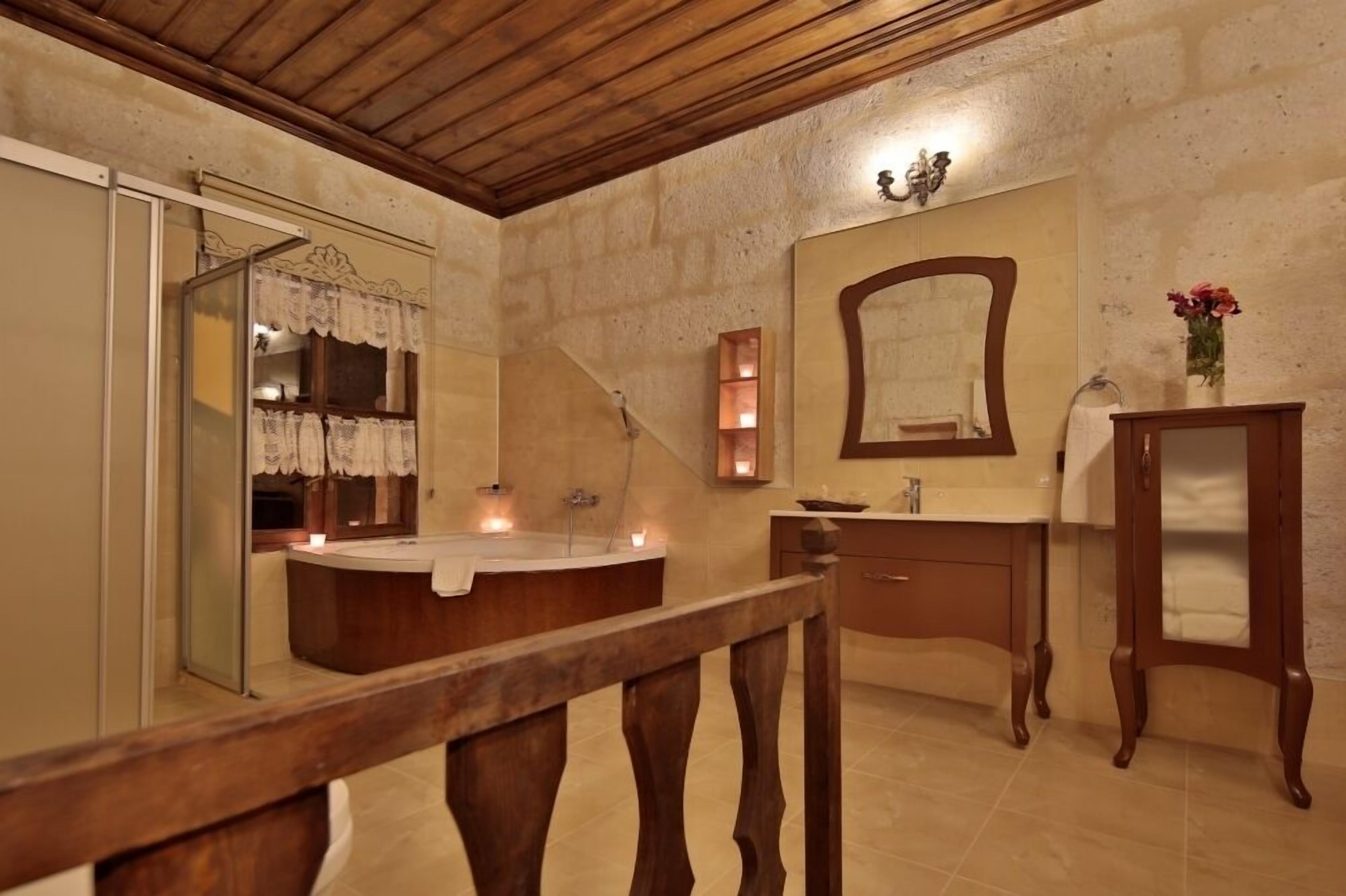 Aurora Cave Hotel