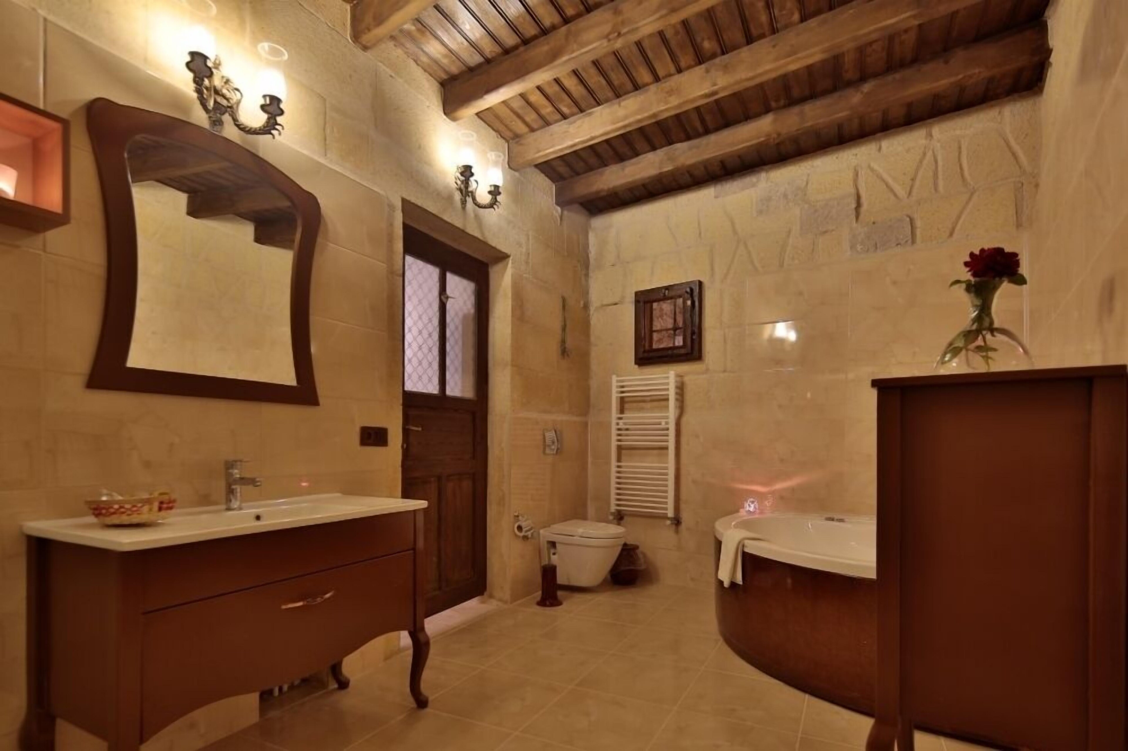 Aurora Cave Hotel