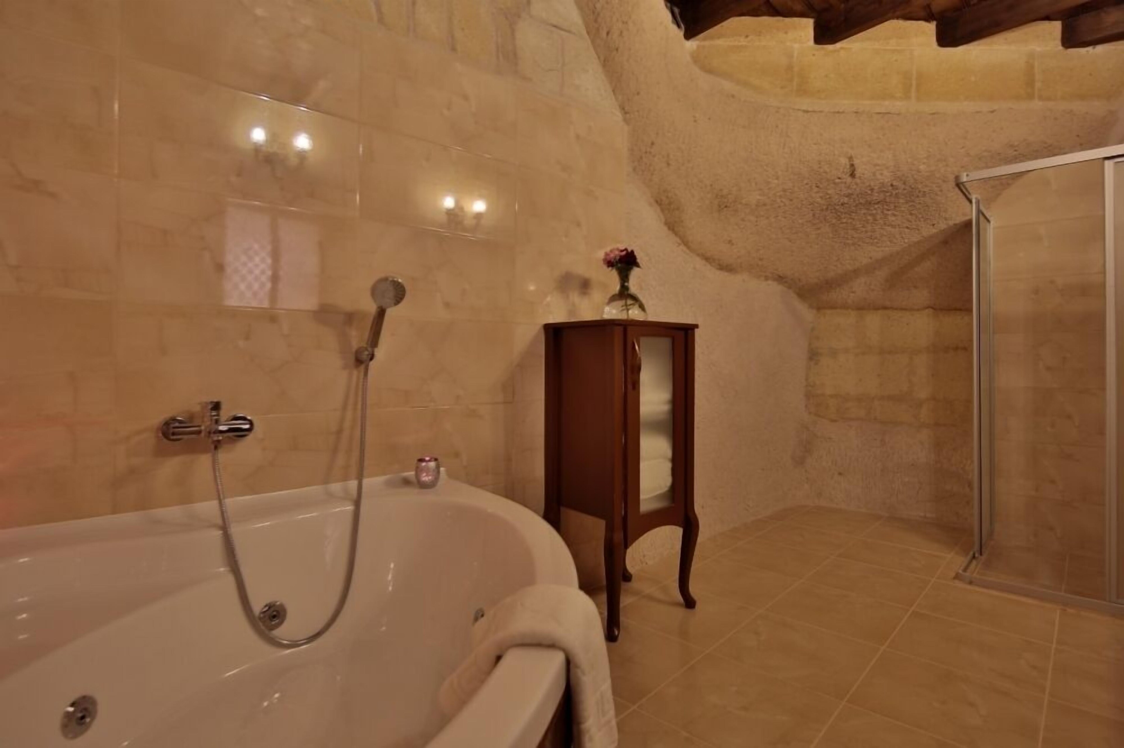 Aurora Cave Hotel