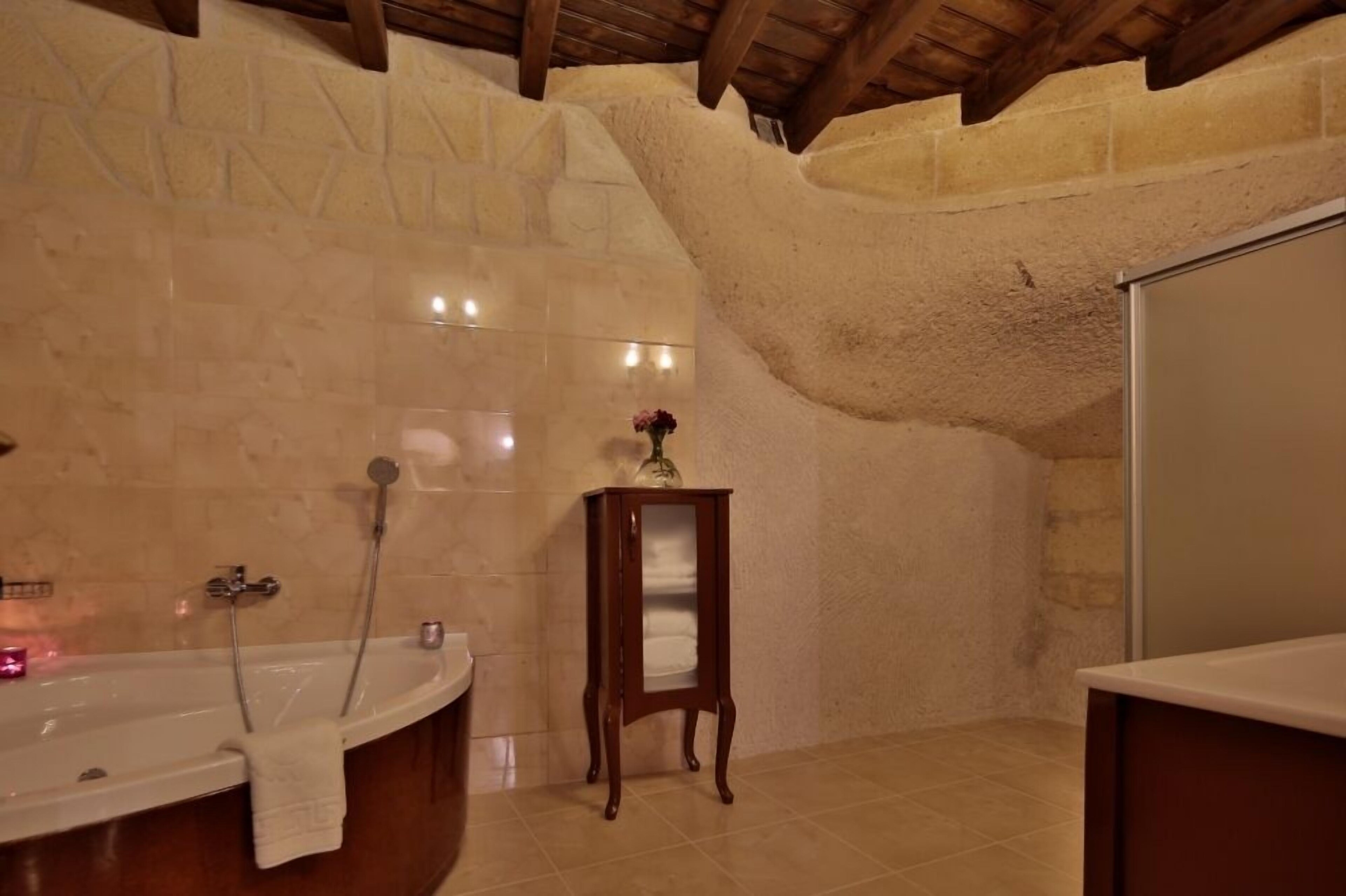Aurora Cave Hotel