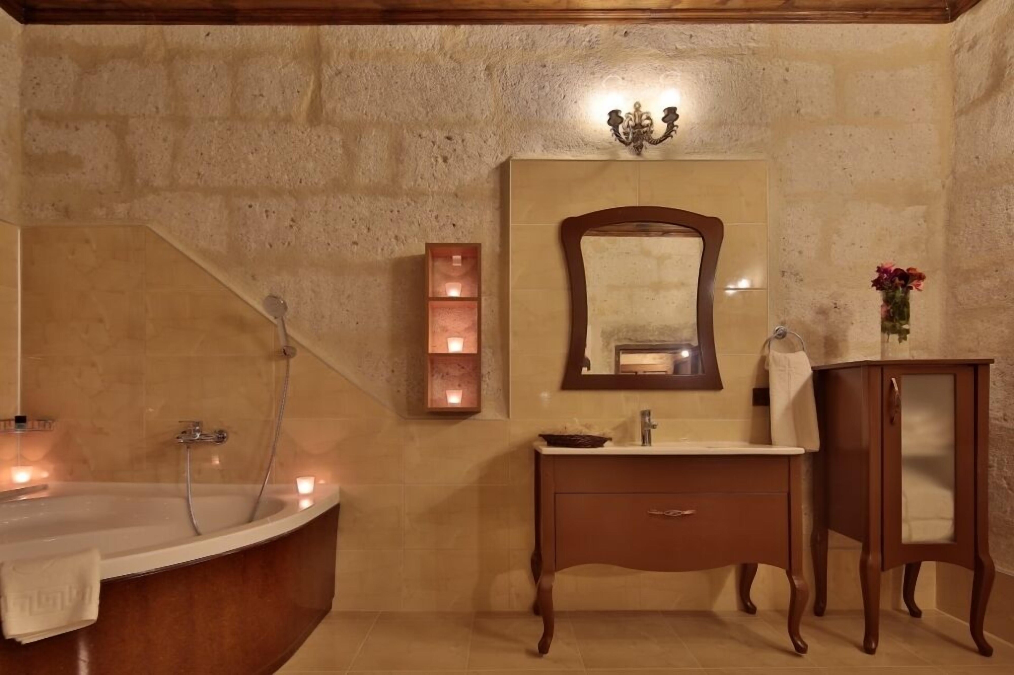 Aurora Cave Hotel