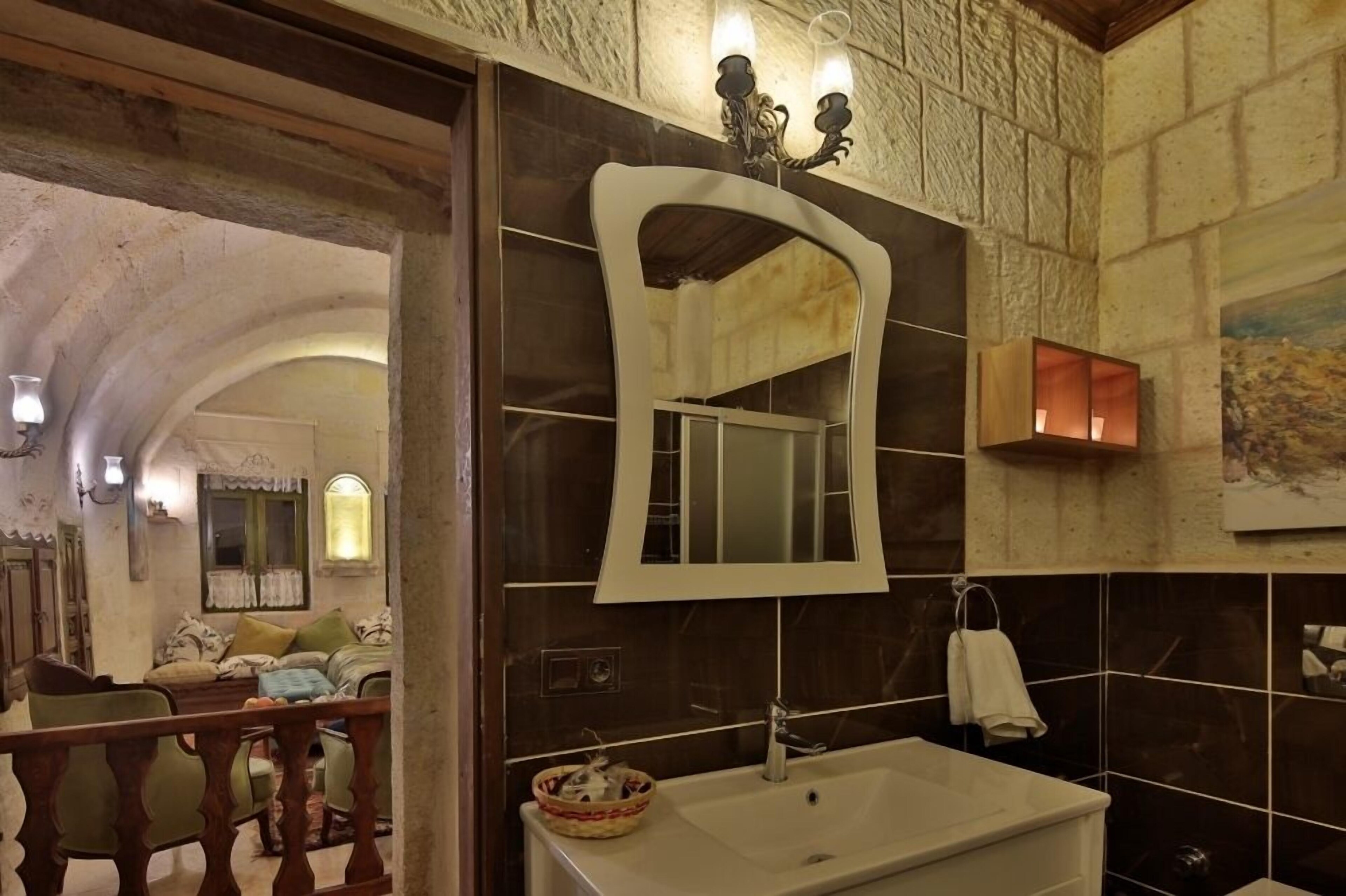 Aurora Cave Hotel