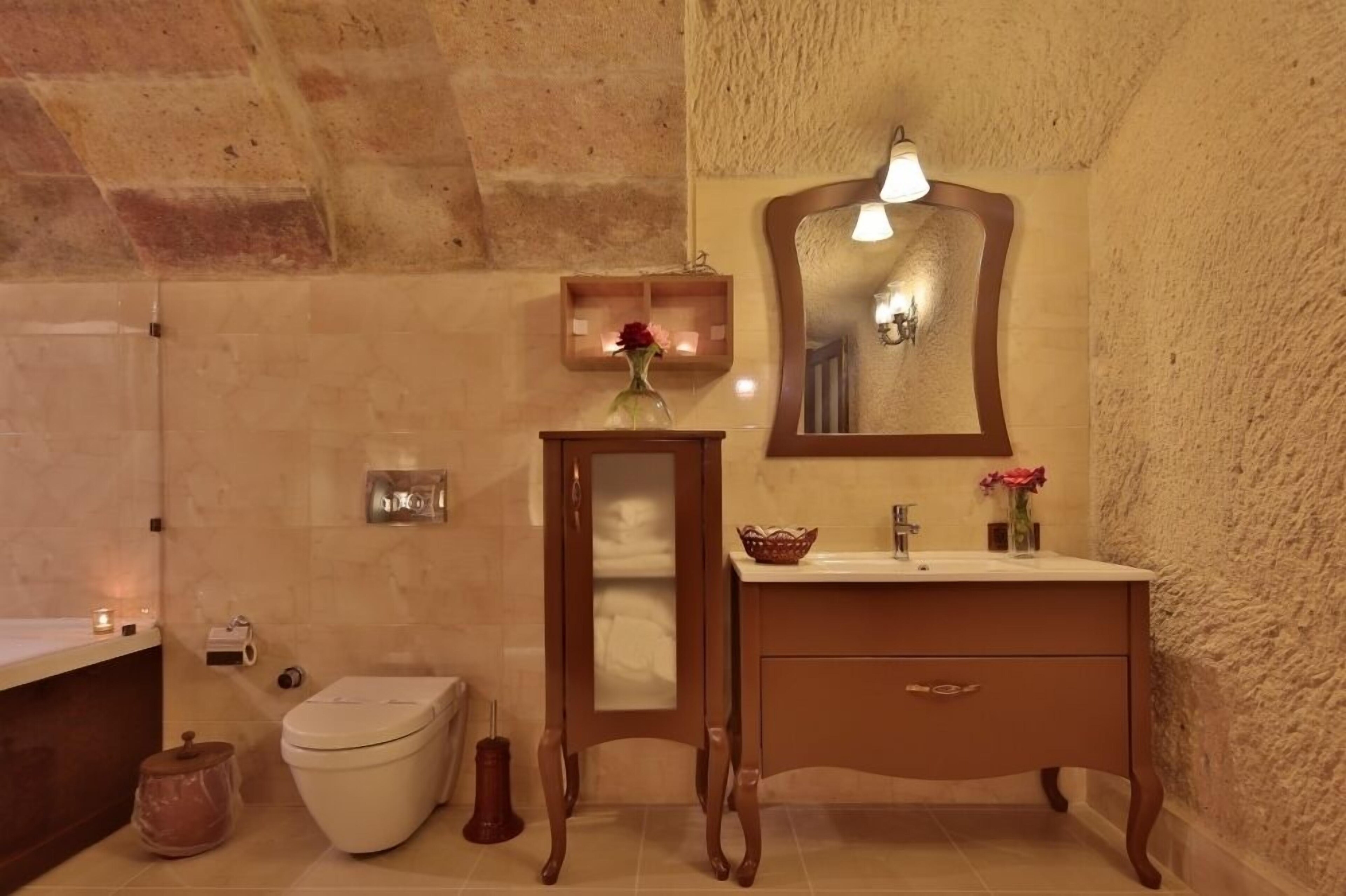 Aurora Cave Hotel