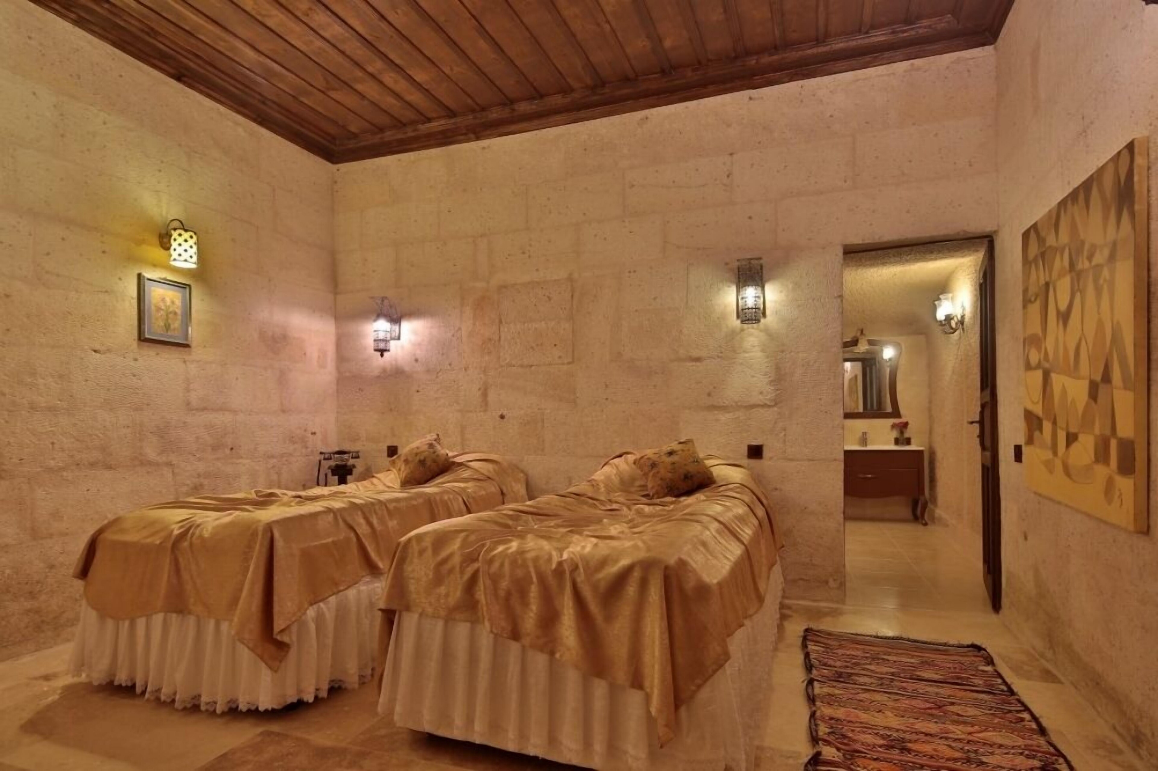 Aurora Cave Hotel