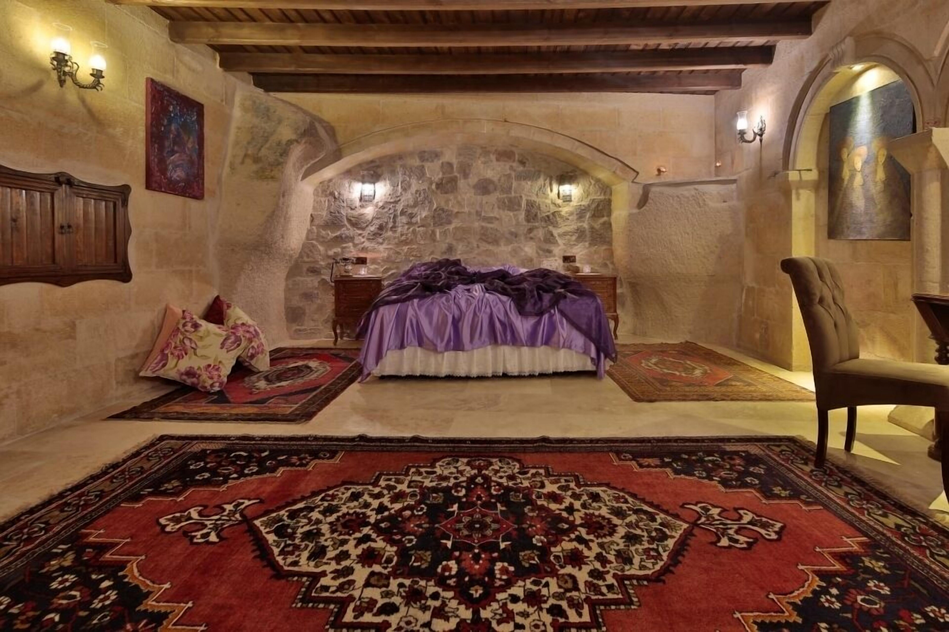 Aurora Cave Hotel