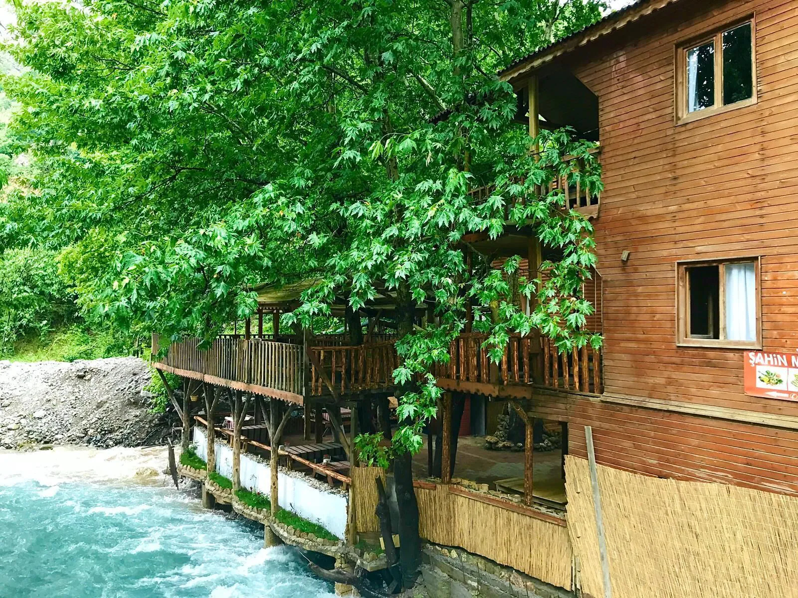 Kapuzbasi Selalesi Sahin Motel