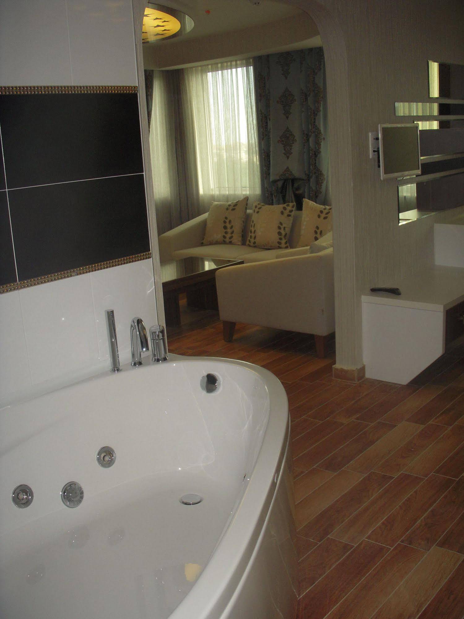 Edis Premier Adana