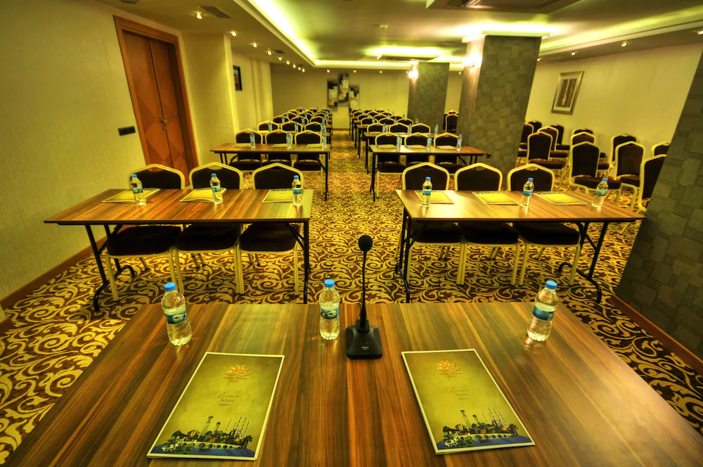 Golden Deluxe Hotel