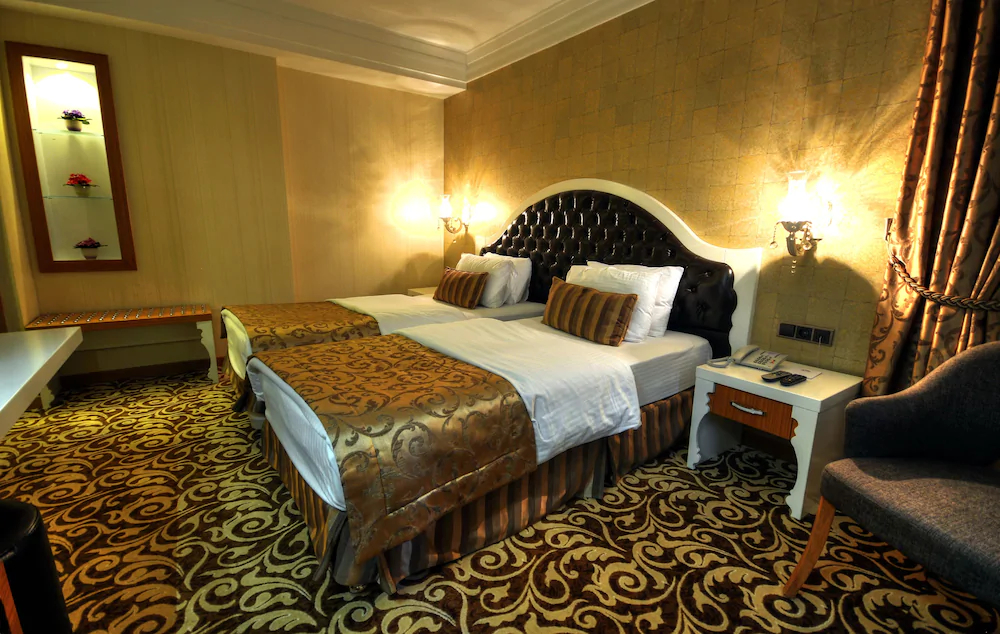 Golden Deluxe Hotel