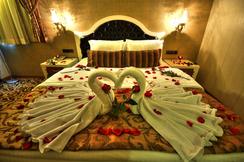 Golden Deluxe Hotel