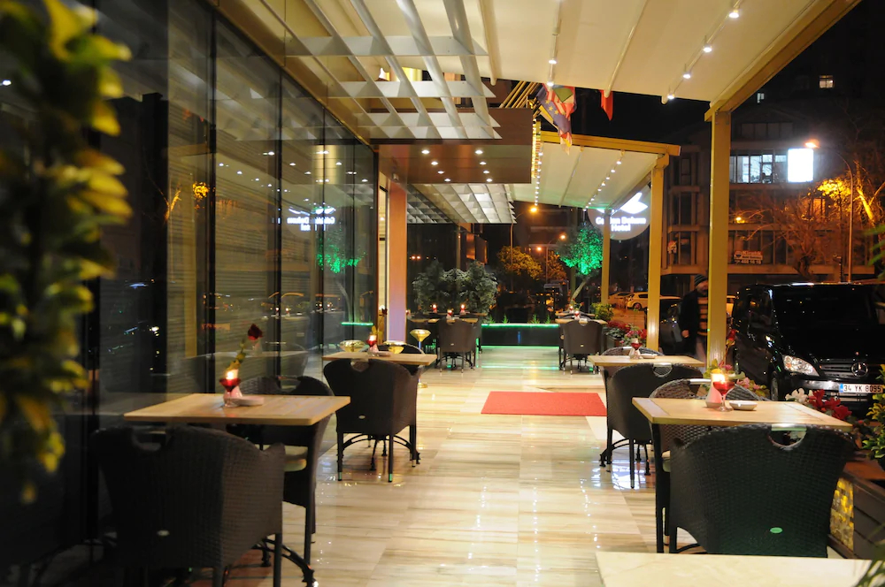 Golden Deluxe Hotel