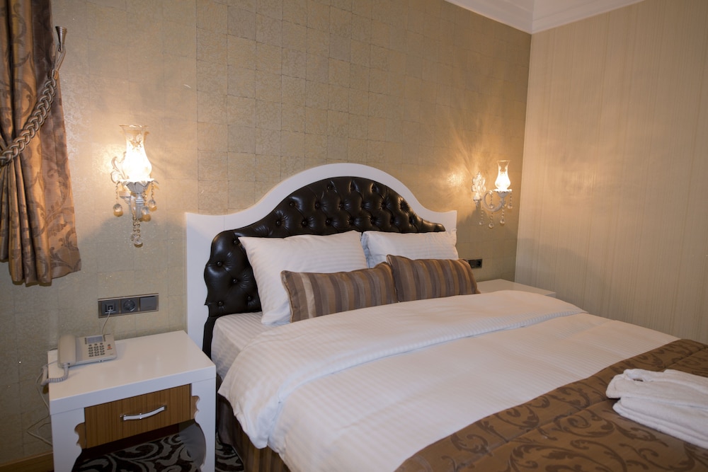 Golden Deluxe Hotel