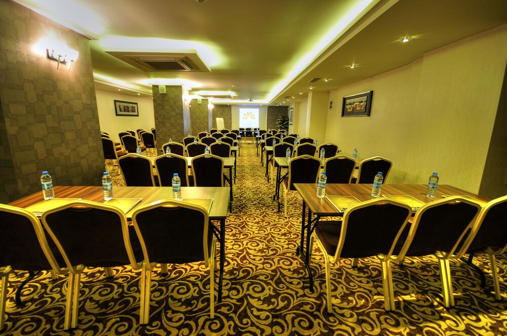 Golden Deluxe Hotel