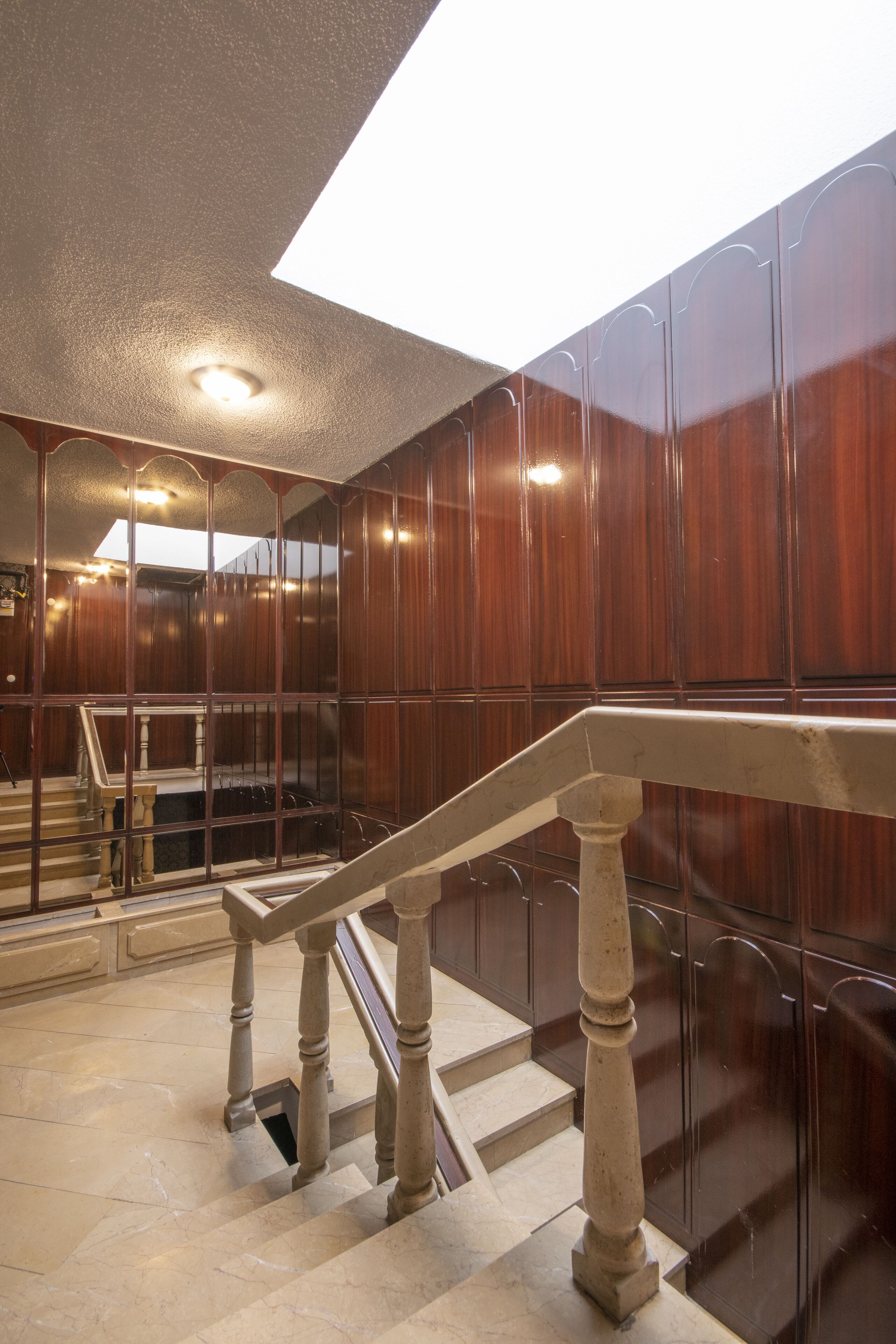 Ares Business Suit Hotel