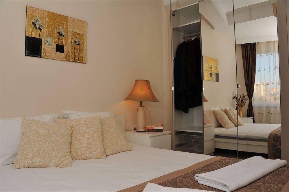 A Hotels & Suits
