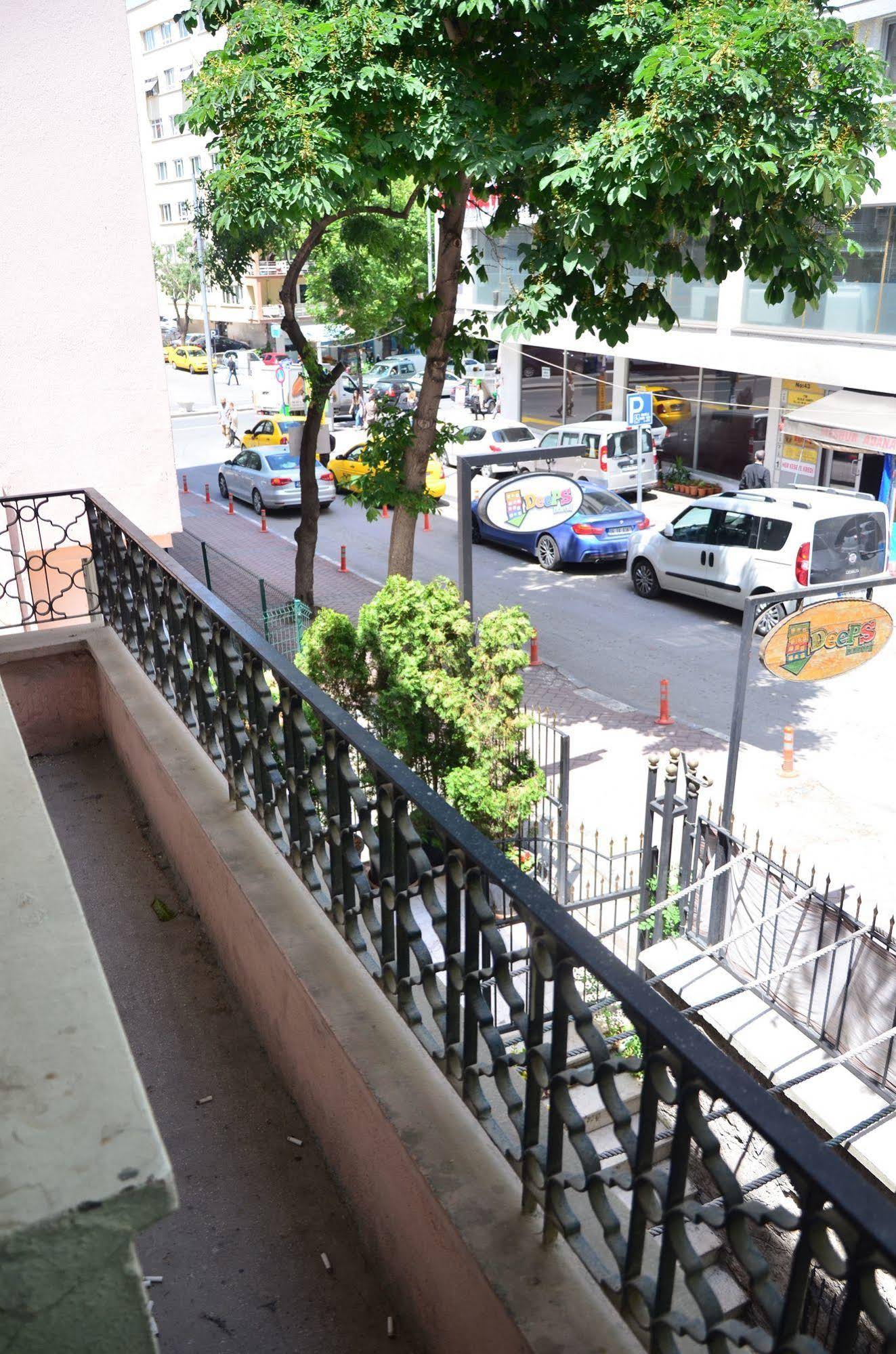 Deeps Hostel