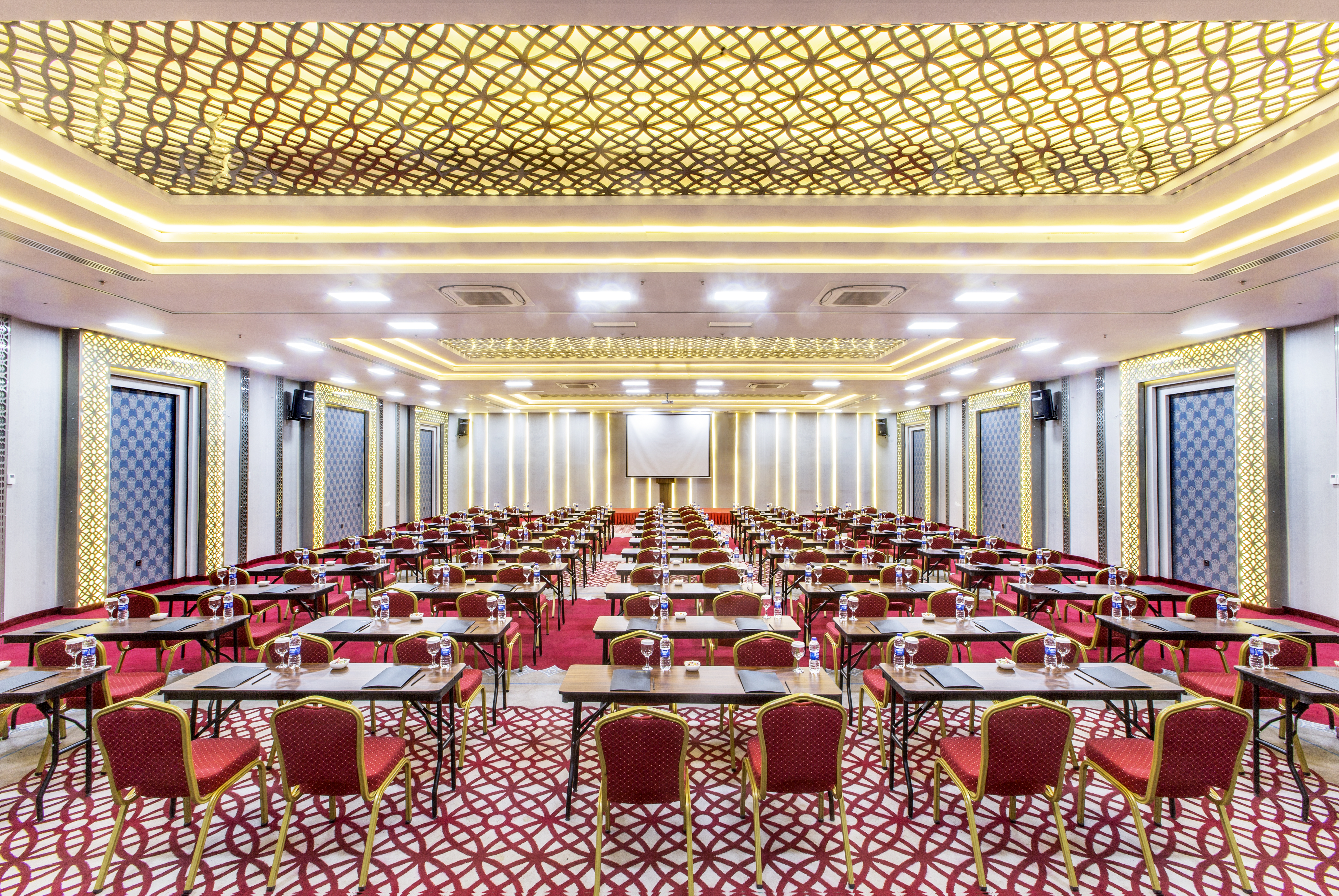 Demonti Hotel