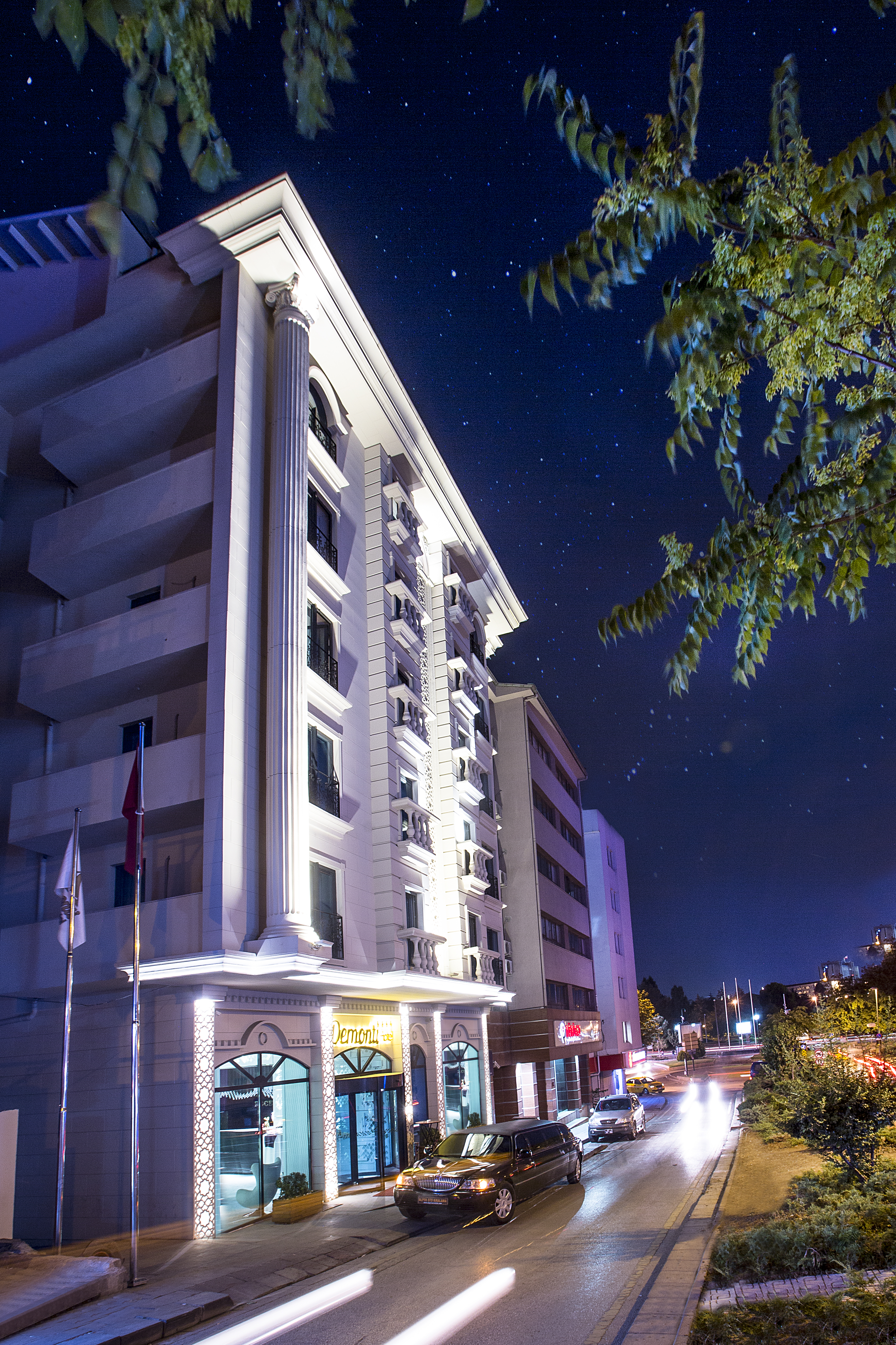Demonti Hotel