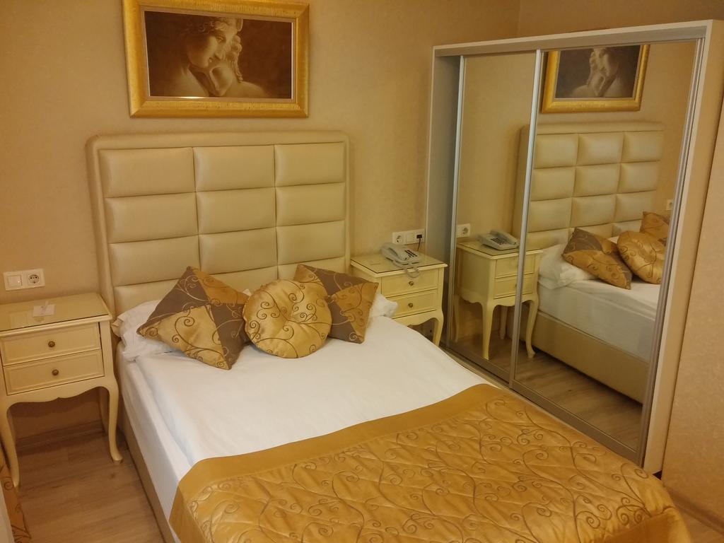 Golden Boutique