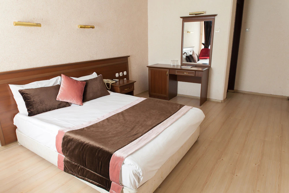 Izz Otel