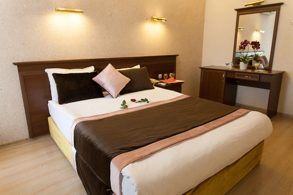 Izz Otel