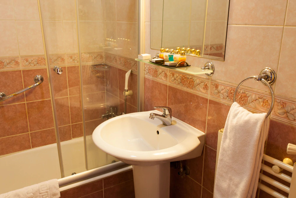 Izz Otel