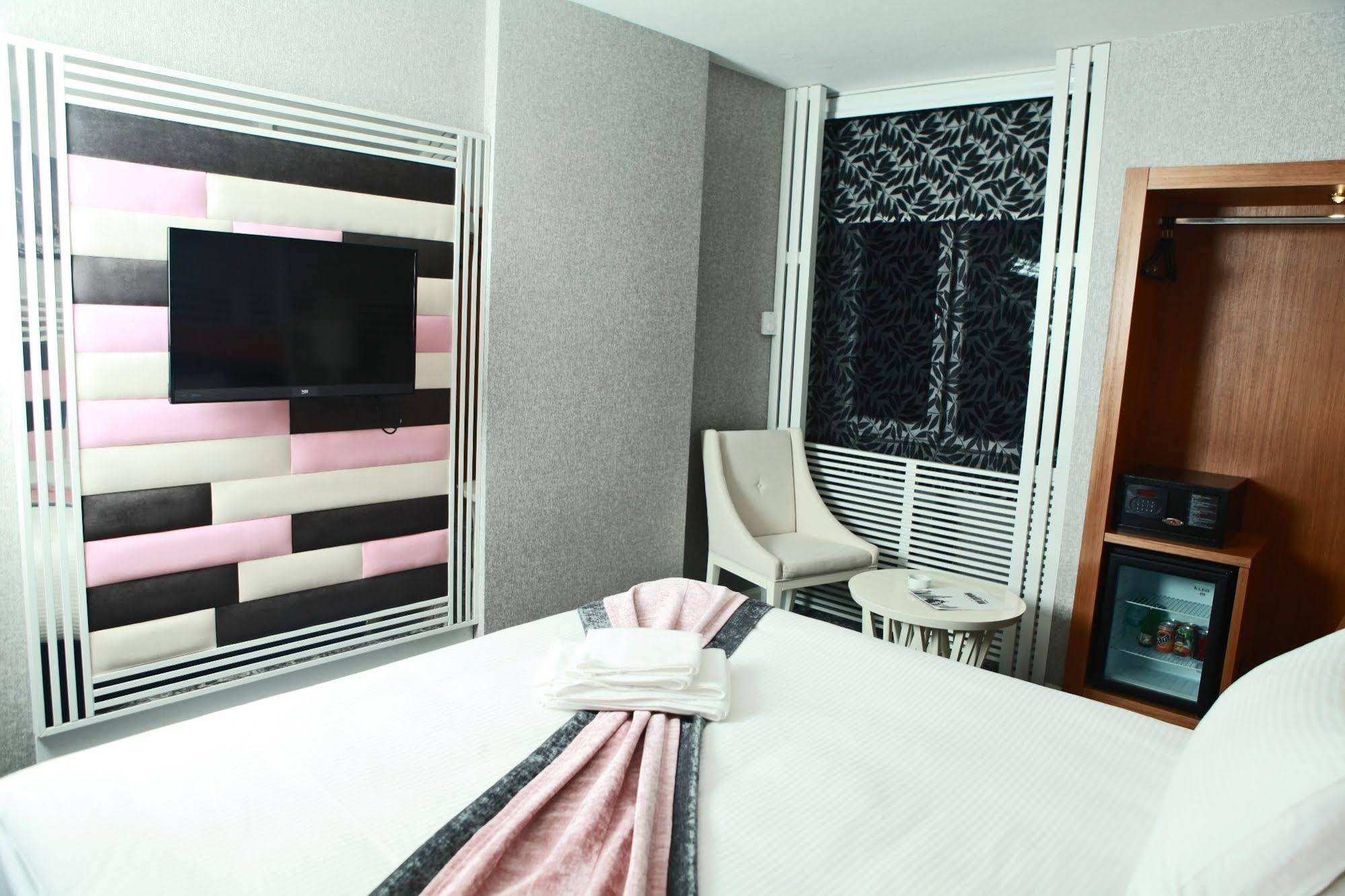 Manhattan Hotel
