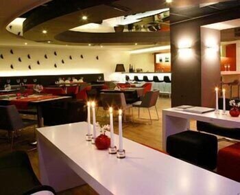 Samm - Boutique Class