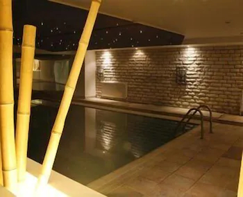 Samm - Boutique Class