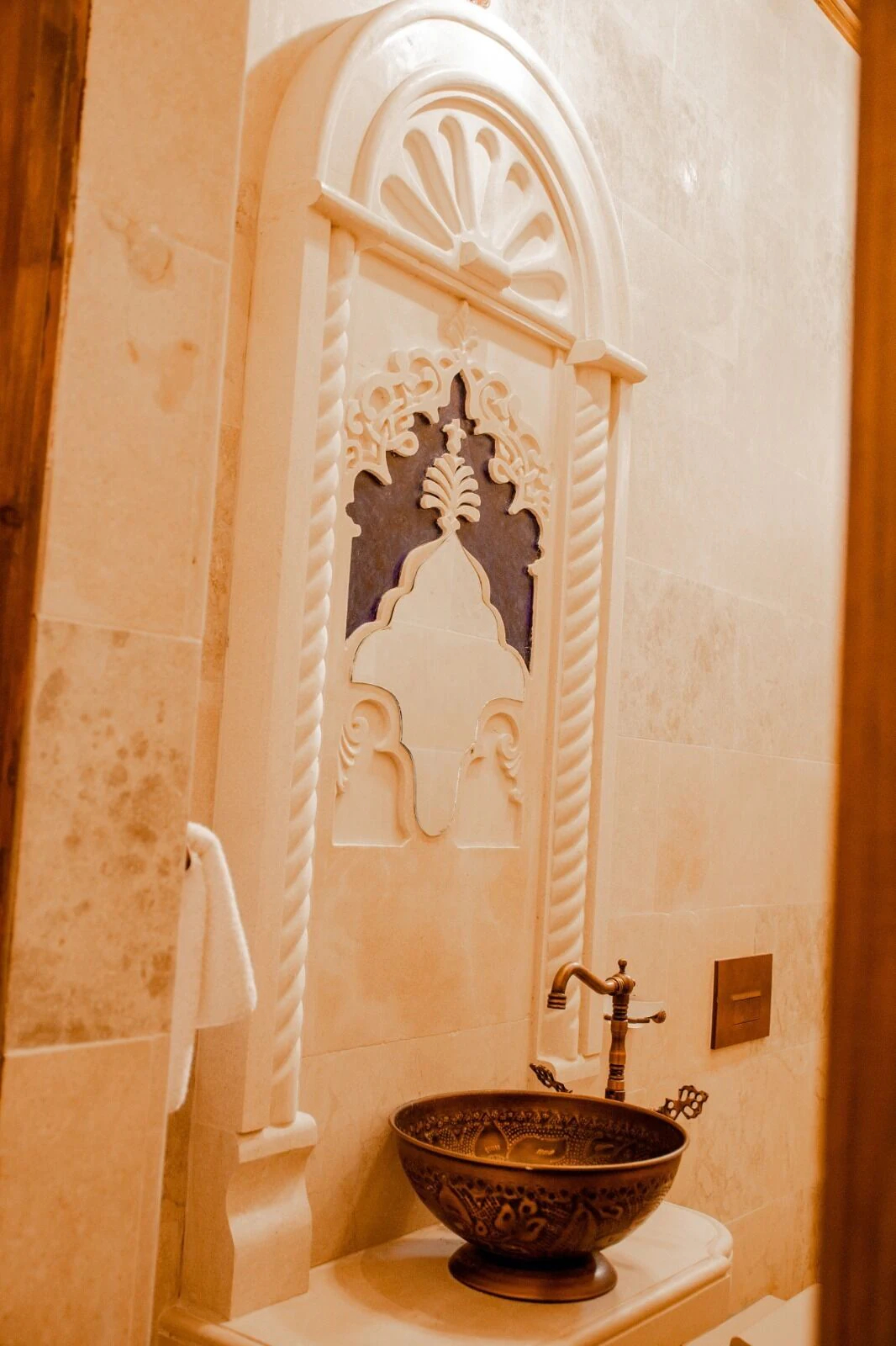 Ranjous Hotel