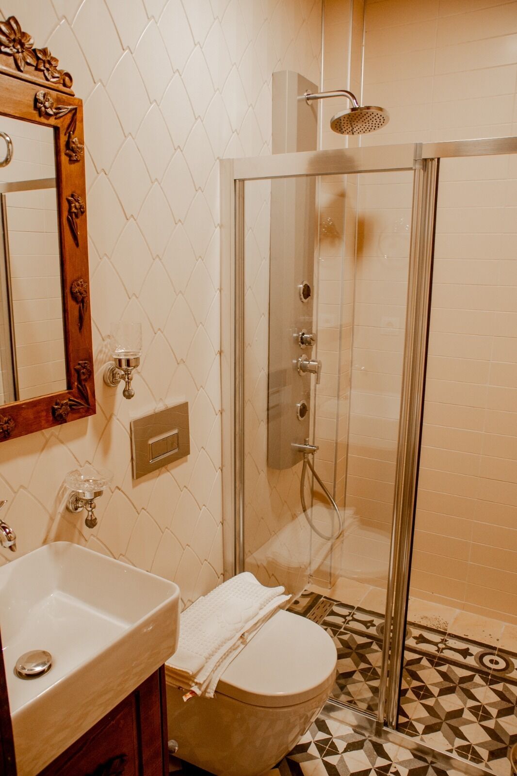 Ranjous Hotel