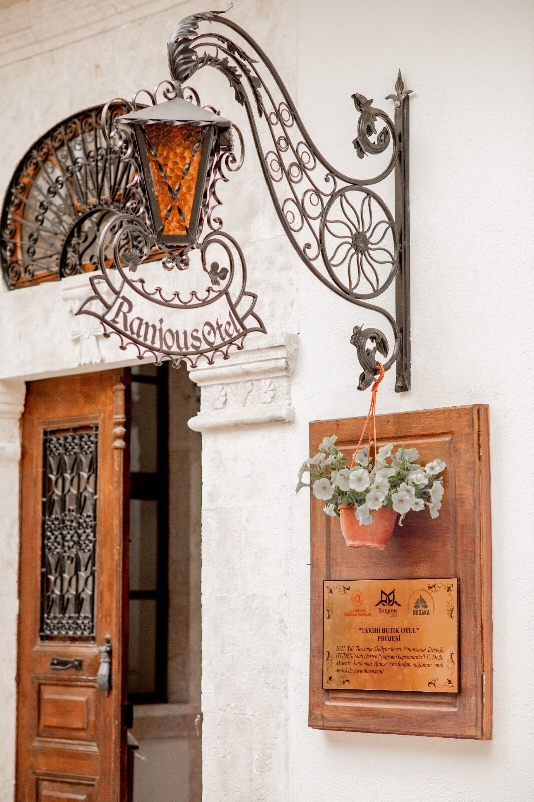 Ranjous Hotel