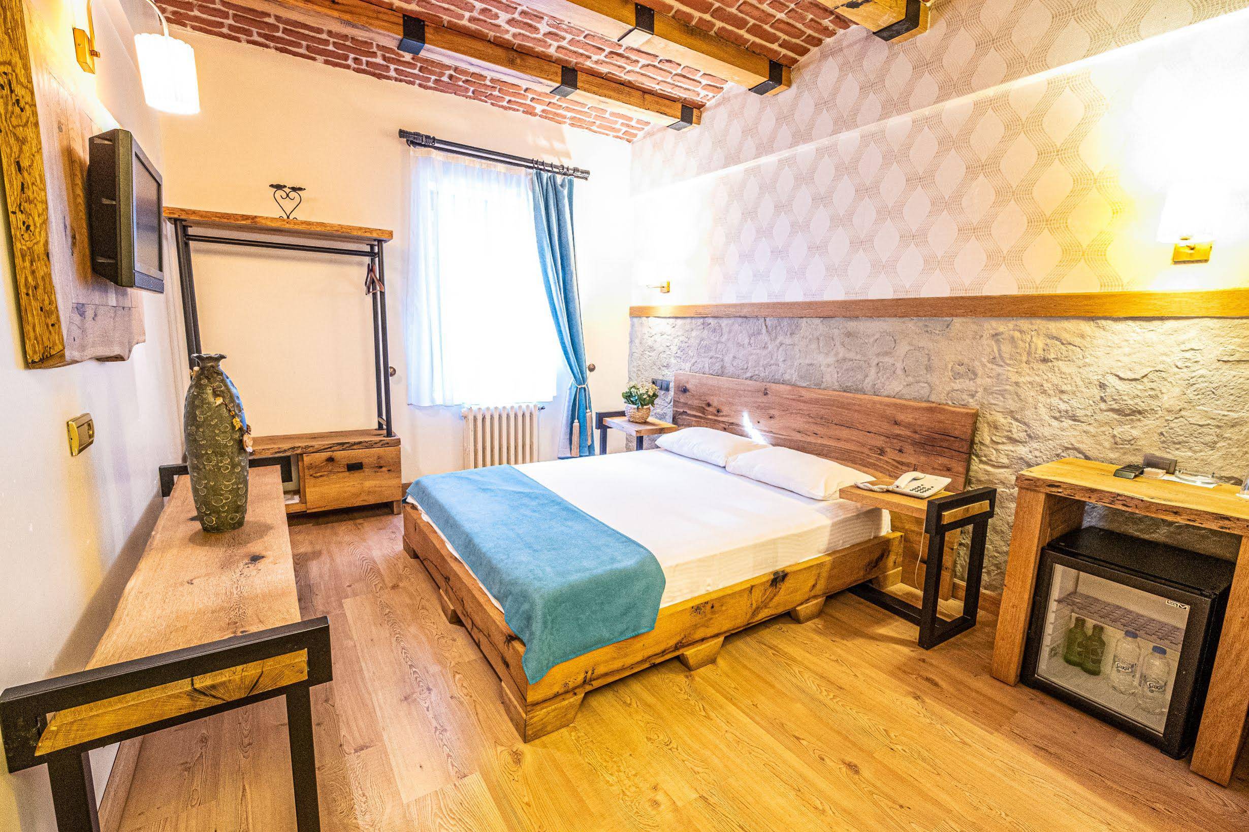 Assos Kervansaray