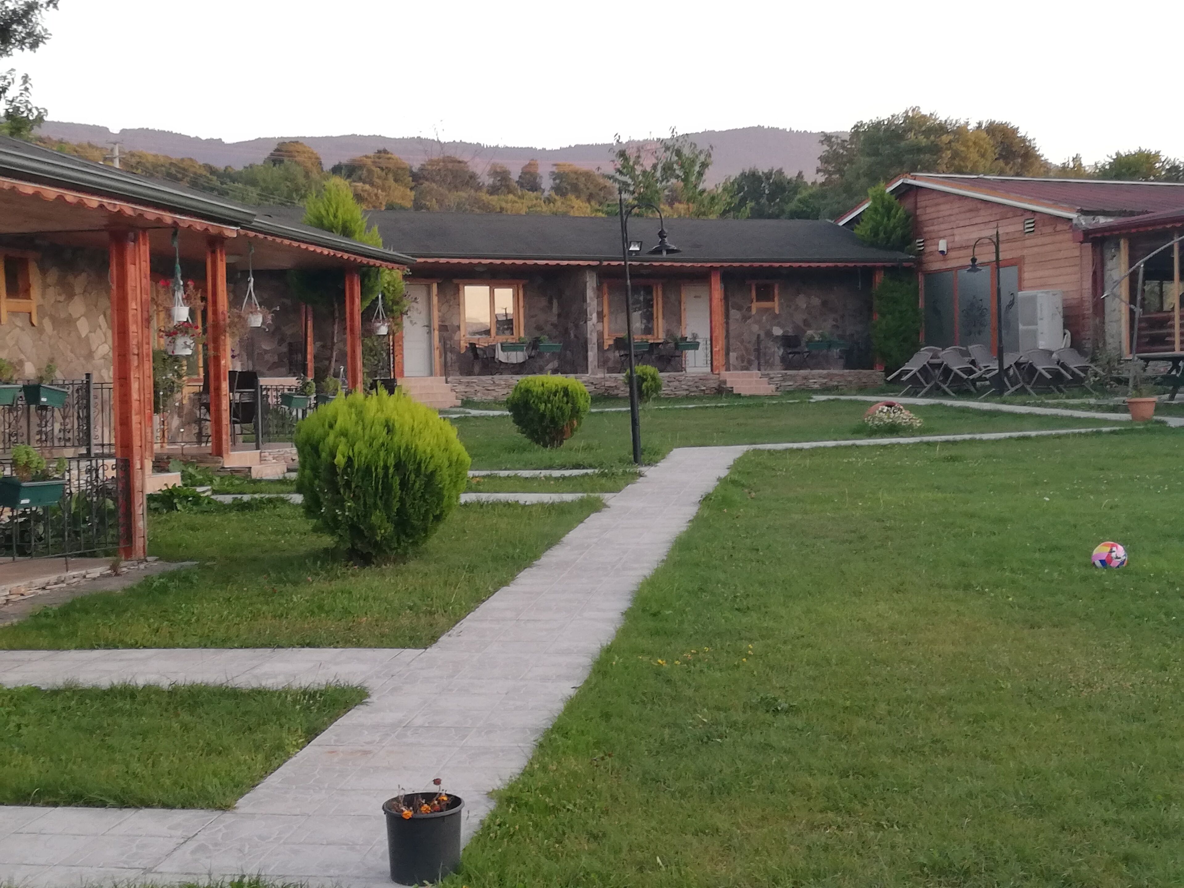 Lal Otel Restaurant