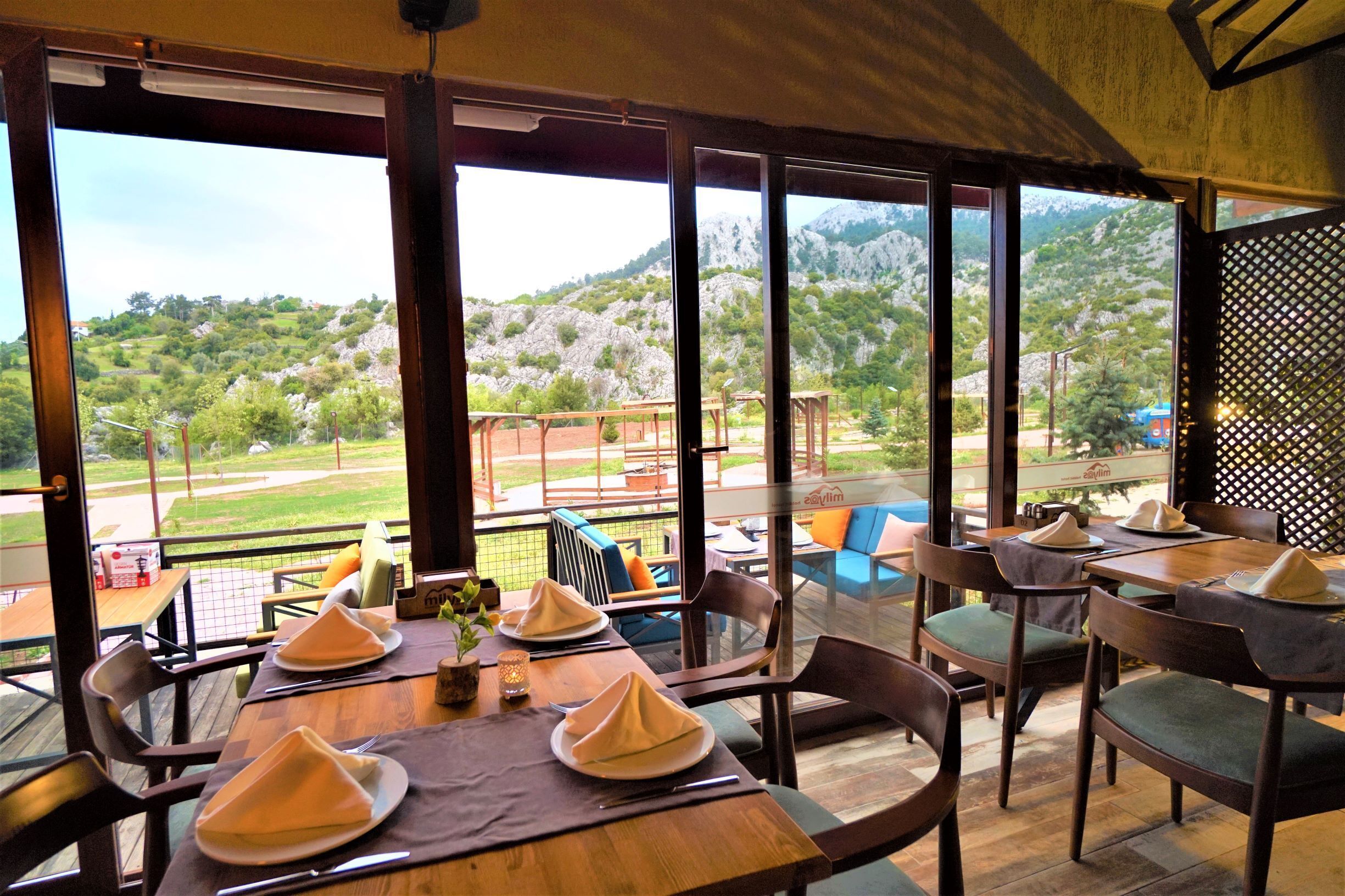 Milyos Hobbit Hotel